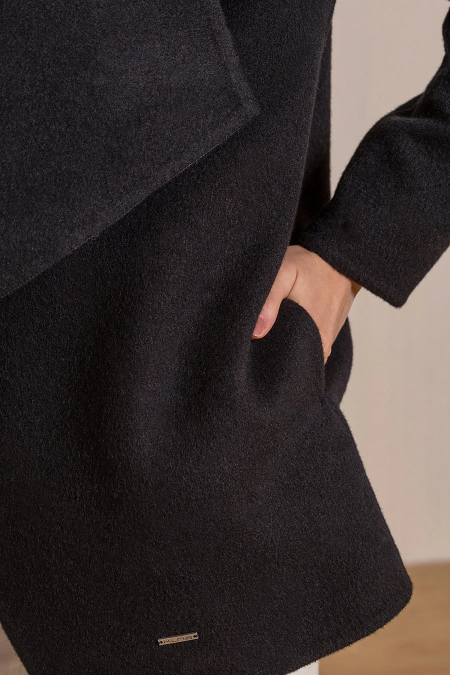 Valencia Coat Baby Alpaca & Wool Color Black - Image 4