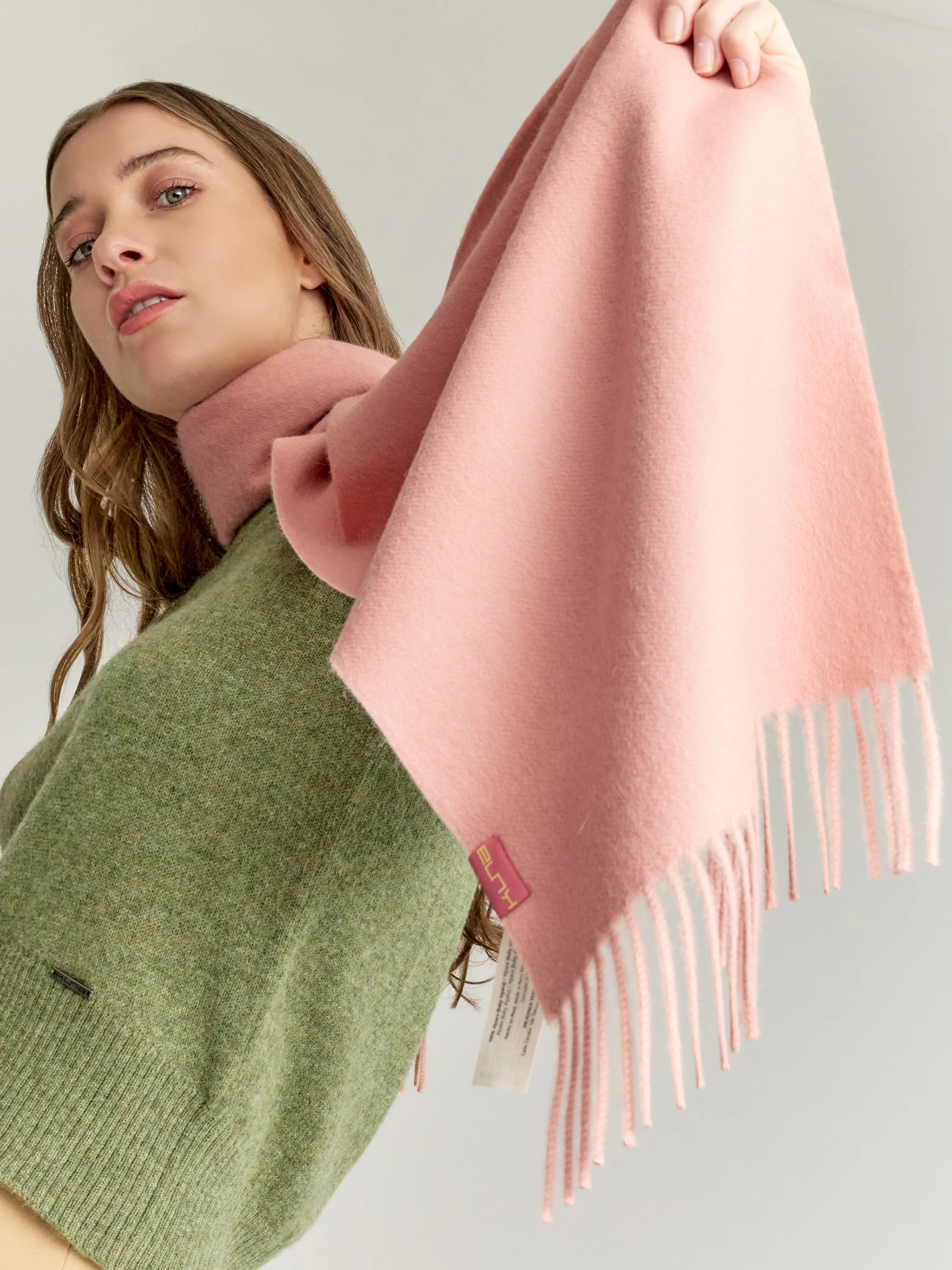 Adrian Scarf Baby Alpaca Color Pink - Image 3