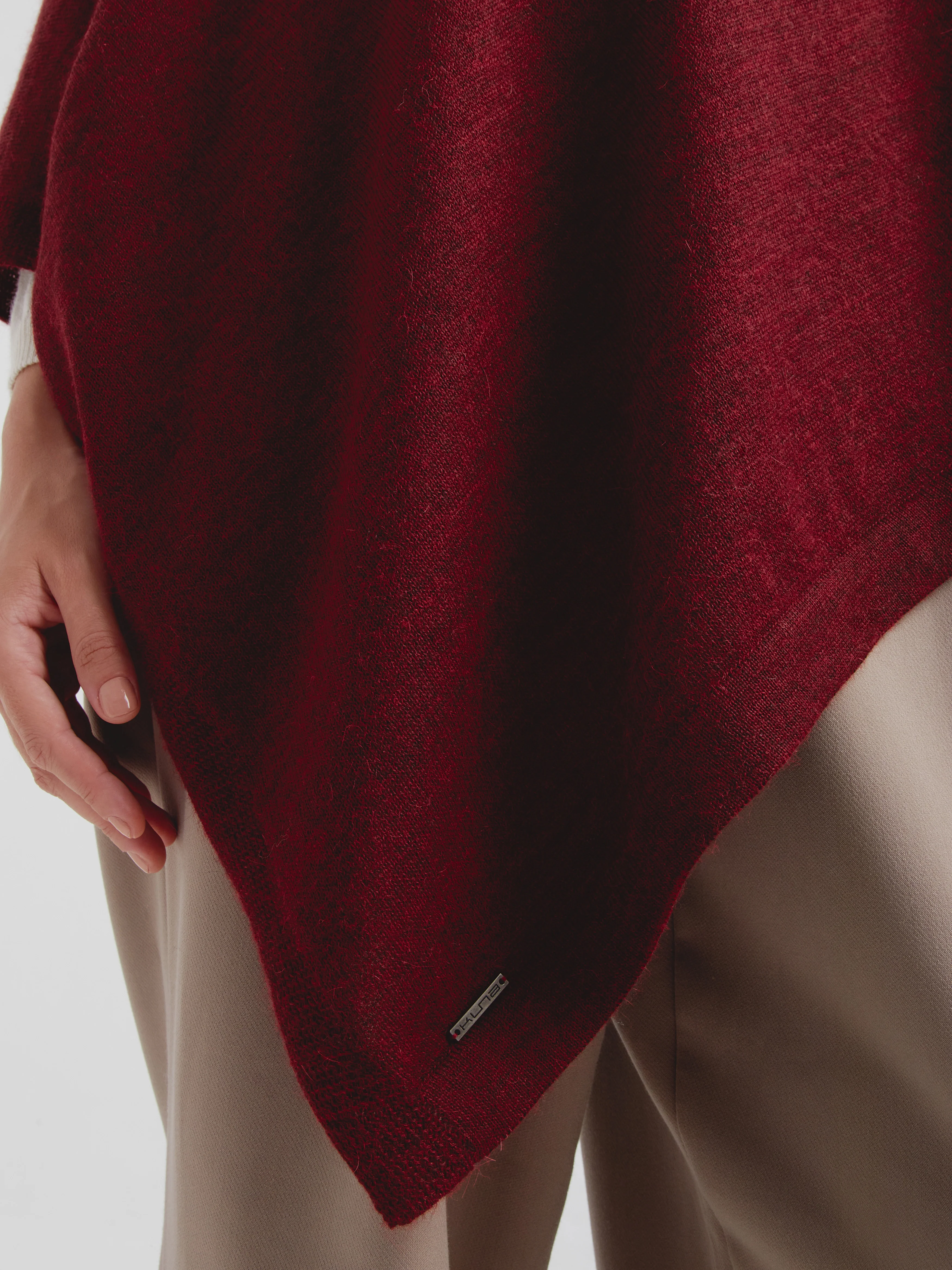 Almendra Poncho Baby Alpaca Color Cherry - Image 5