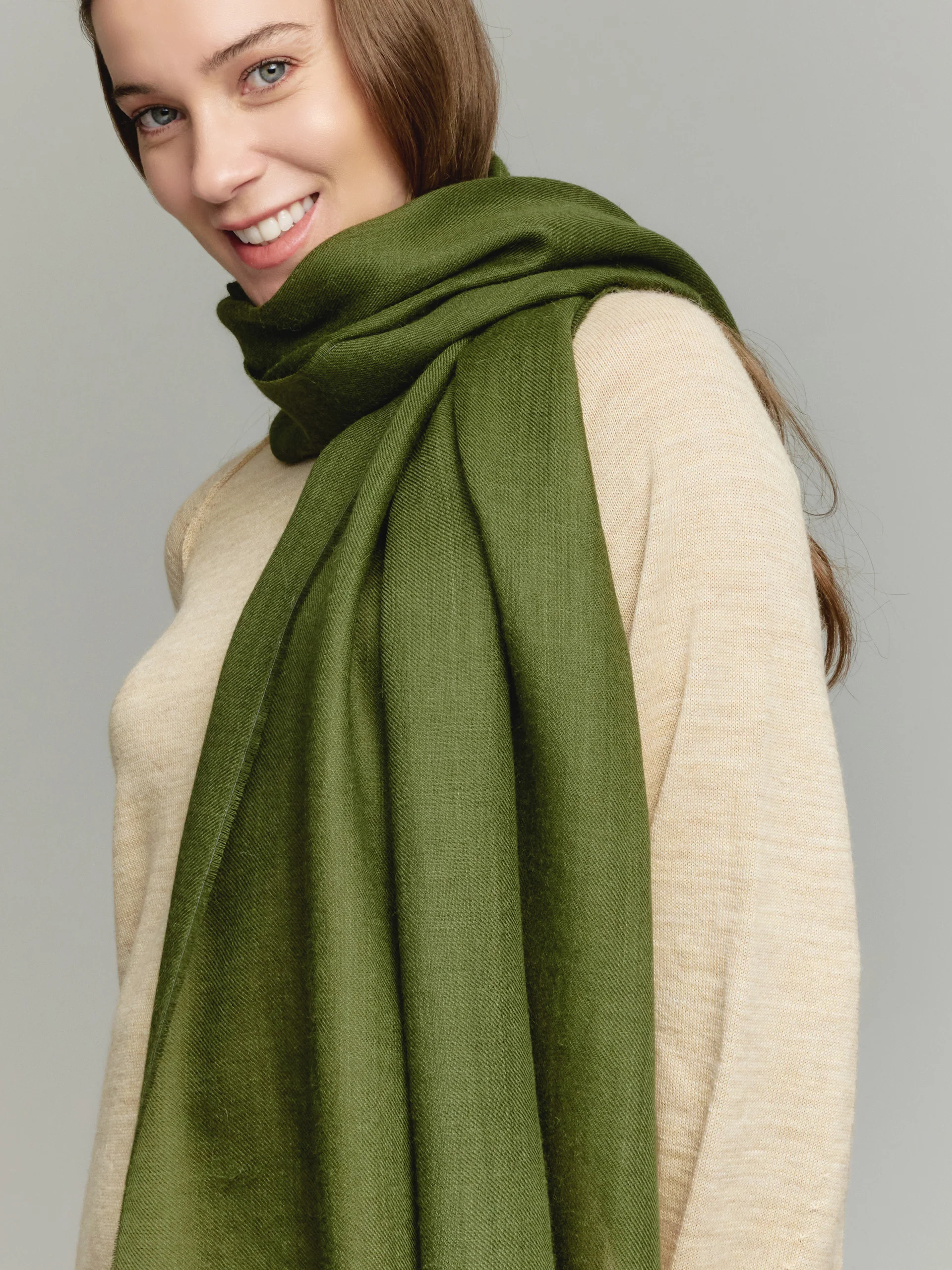 Amareto Shawl Baby Alpaca Color Green - Image 3