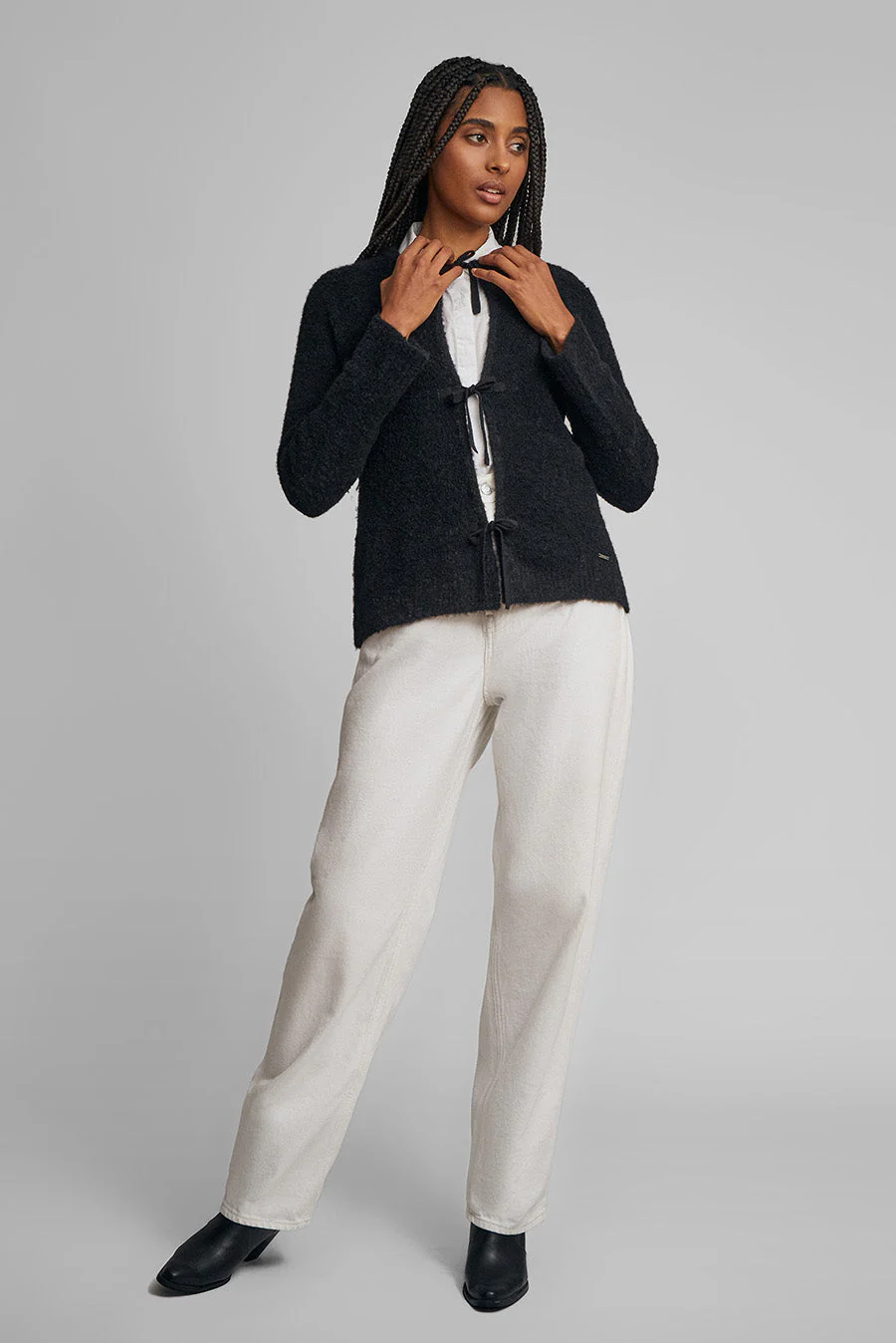 White Cardigan Alpaca Color Black - Image 4
