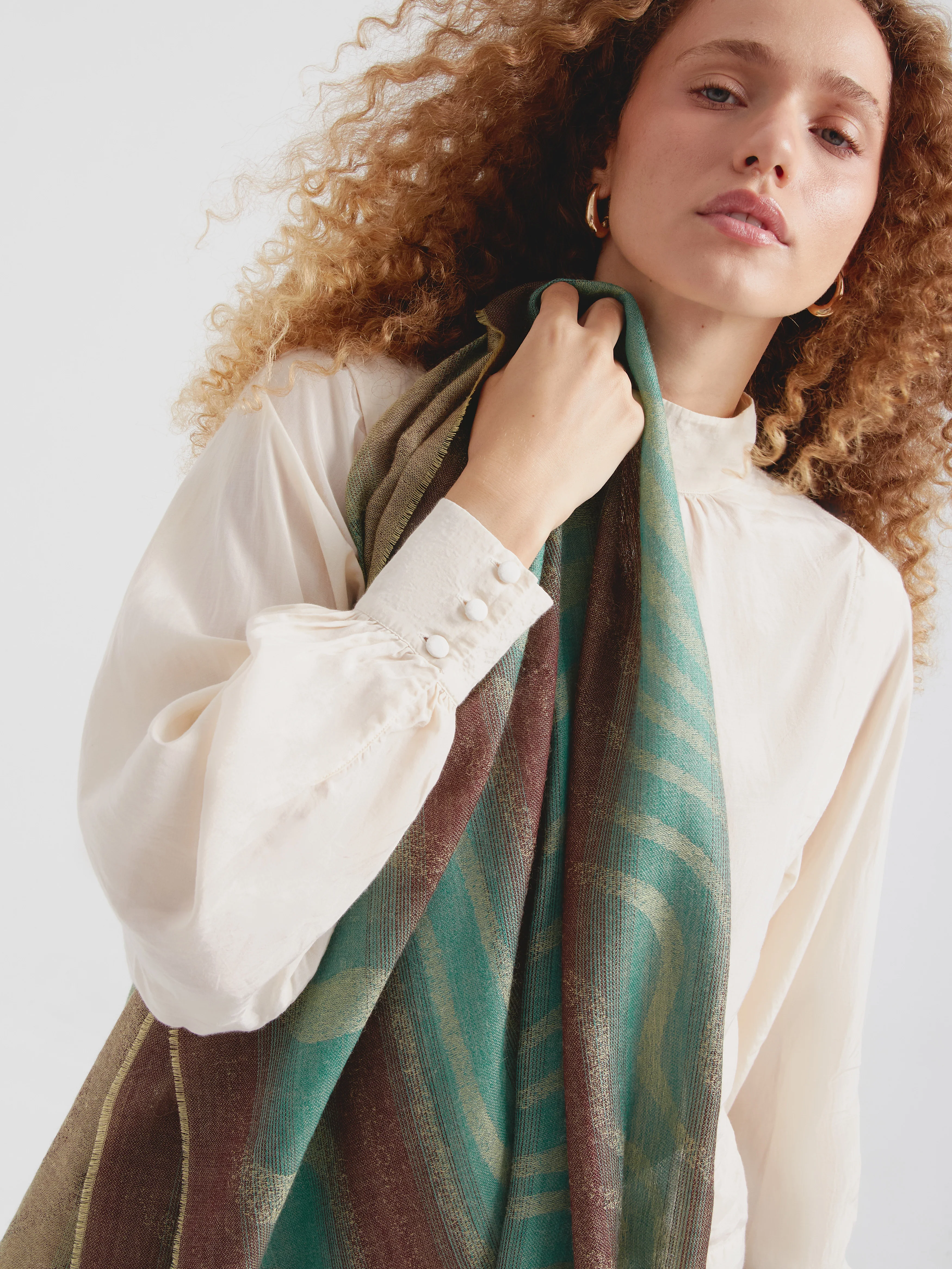 Camino Shawl Baby Alpaca Color Green - Image 3
