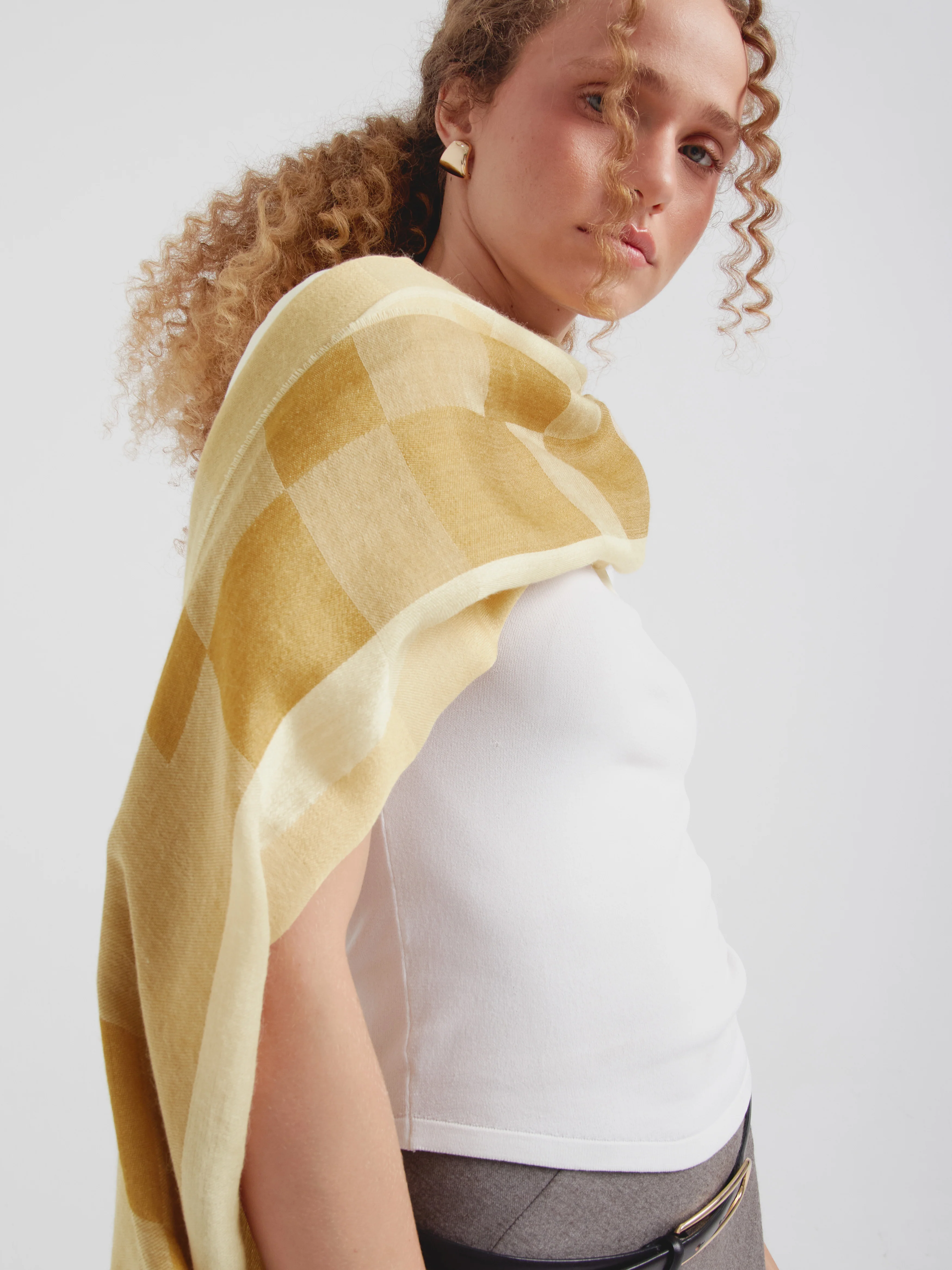 Caoba Shawl Baby Alpaca Color Beige - Image 3