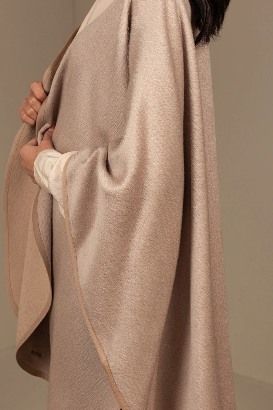 Bambi Cape Baby Alpaca Suri Color Beige & Ecru - Image 8