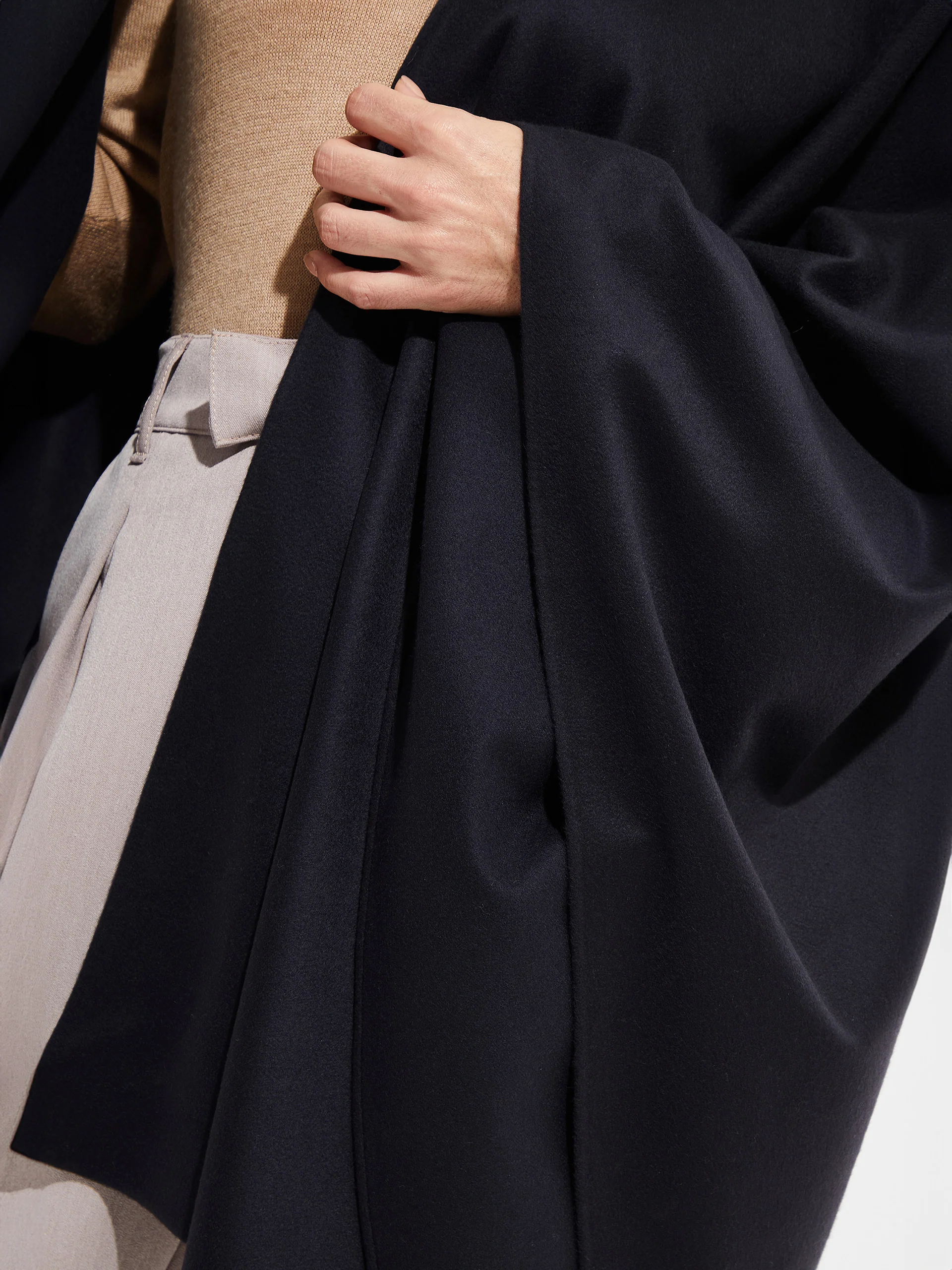 Barbara Cape Vicuña Color Navy - Image 5
