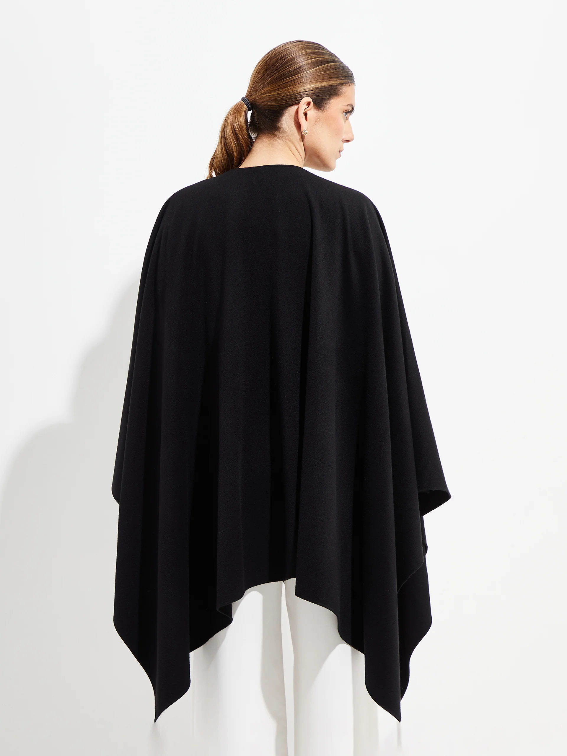 Betty Cape Vicuña Color Black - Image 3