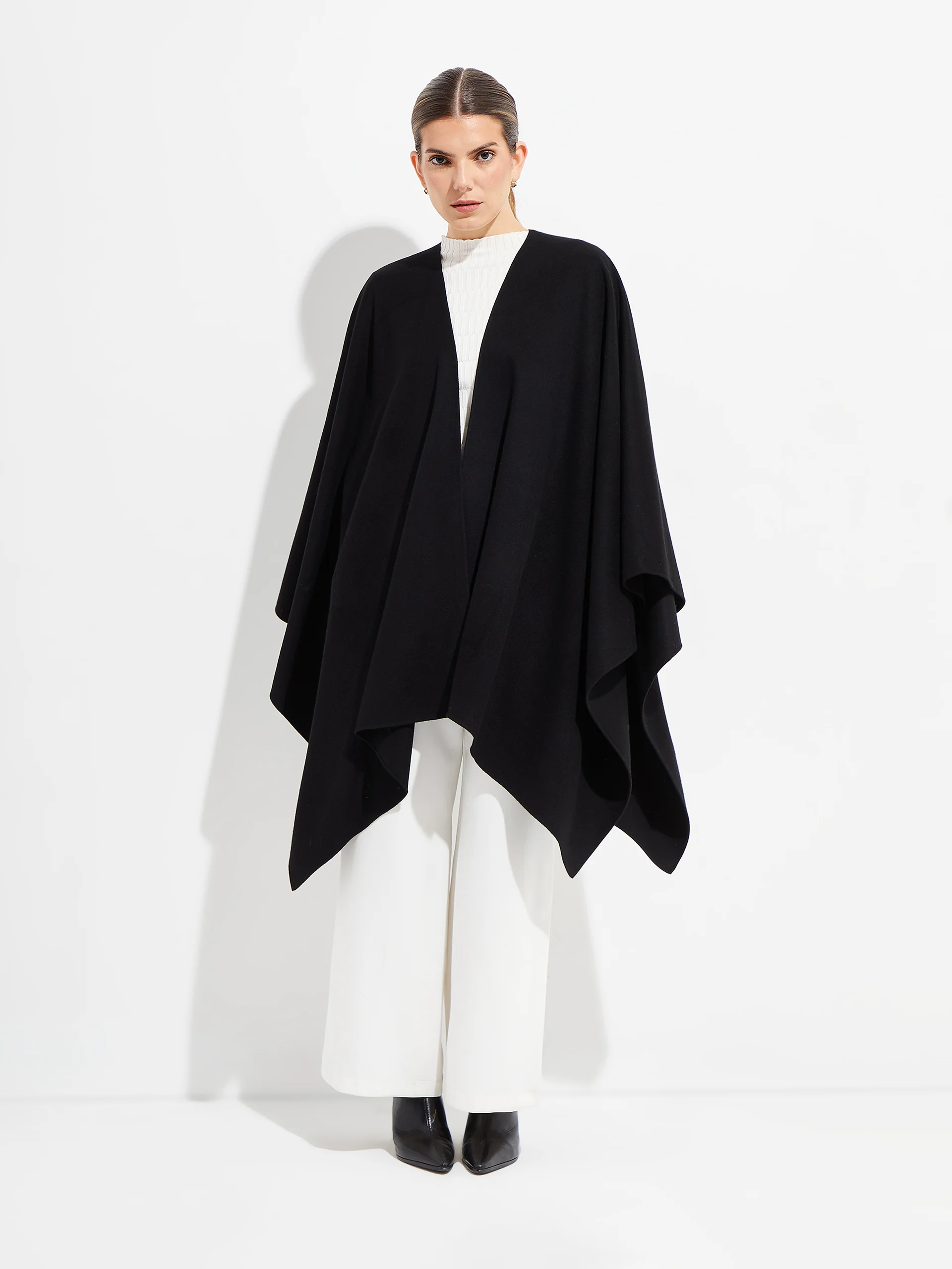 Betty Cape Vicuña Color Black - Image 4