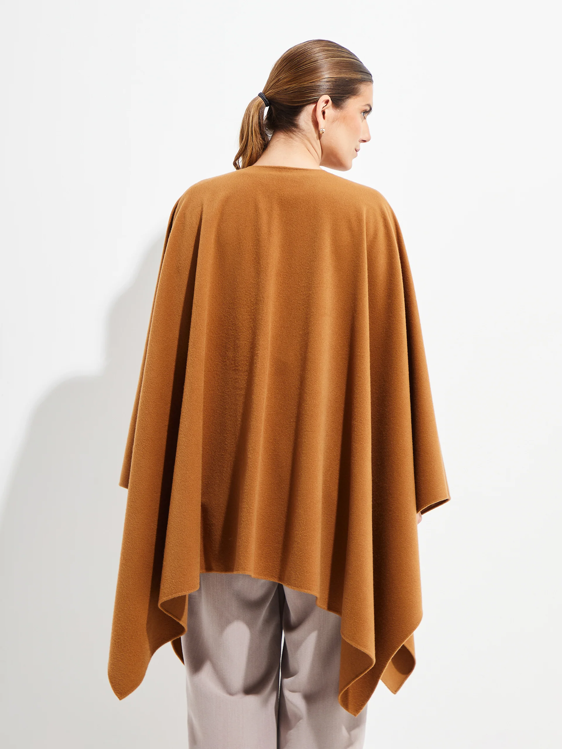 Betty Cape Vicuña Color Camel - Image 3