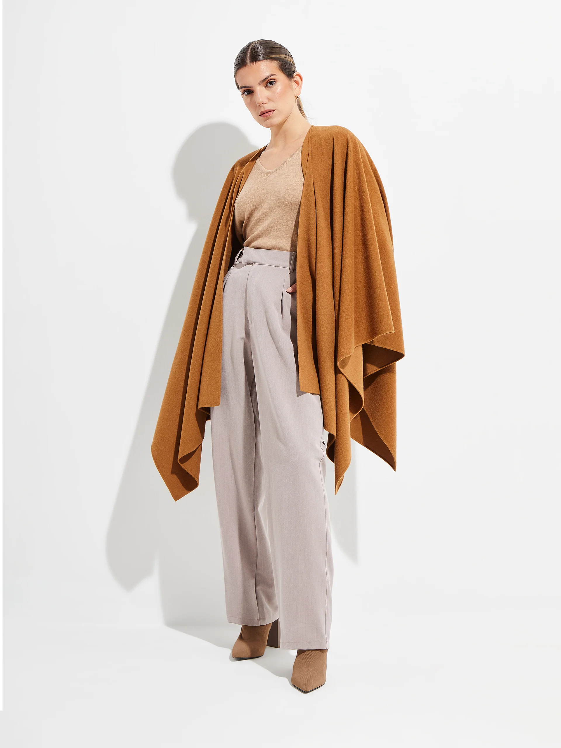 Betty Cape Vicuña Color Camel - Image 4