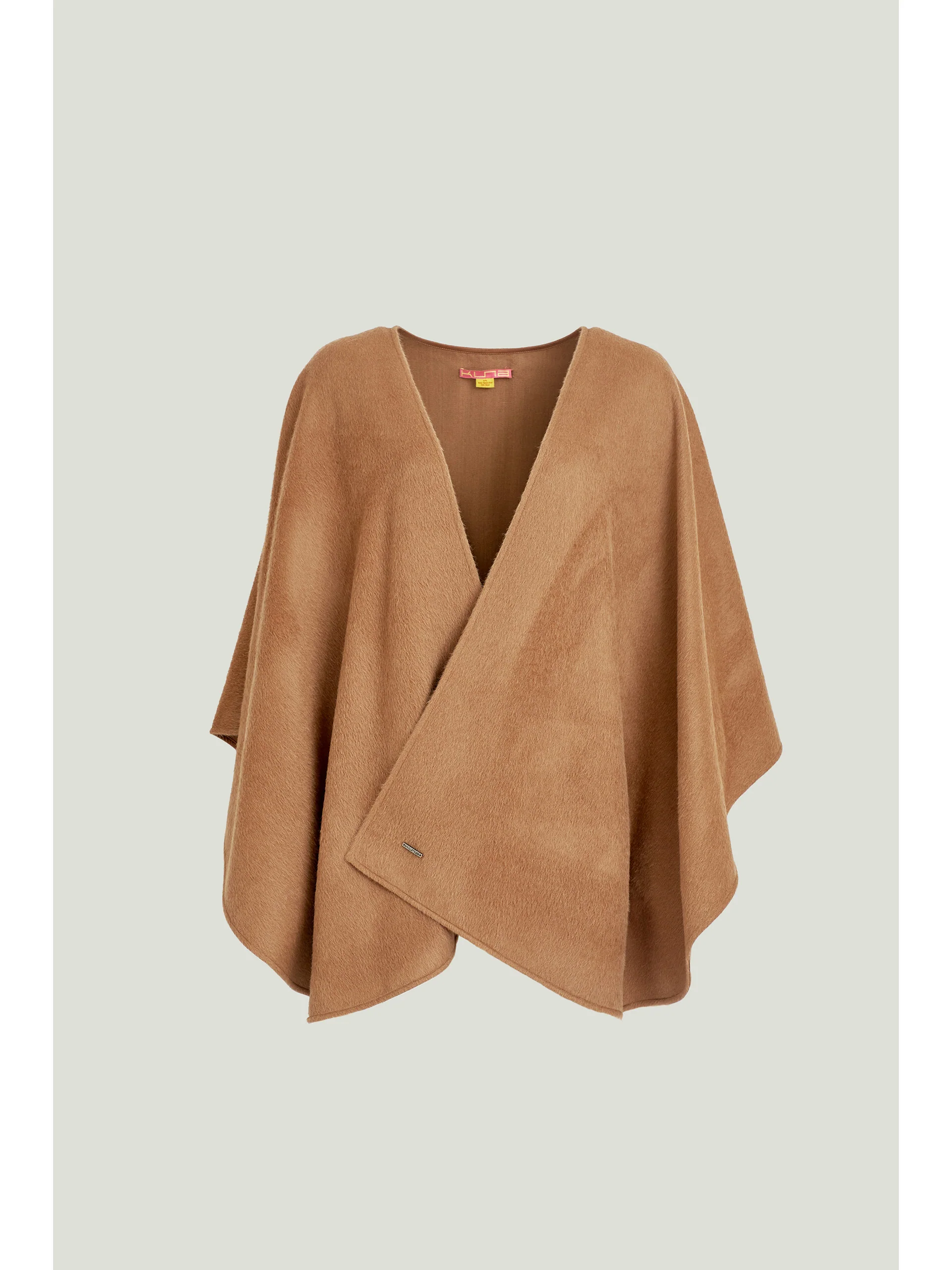 Gil Cape Baby Alpaca Color Camel