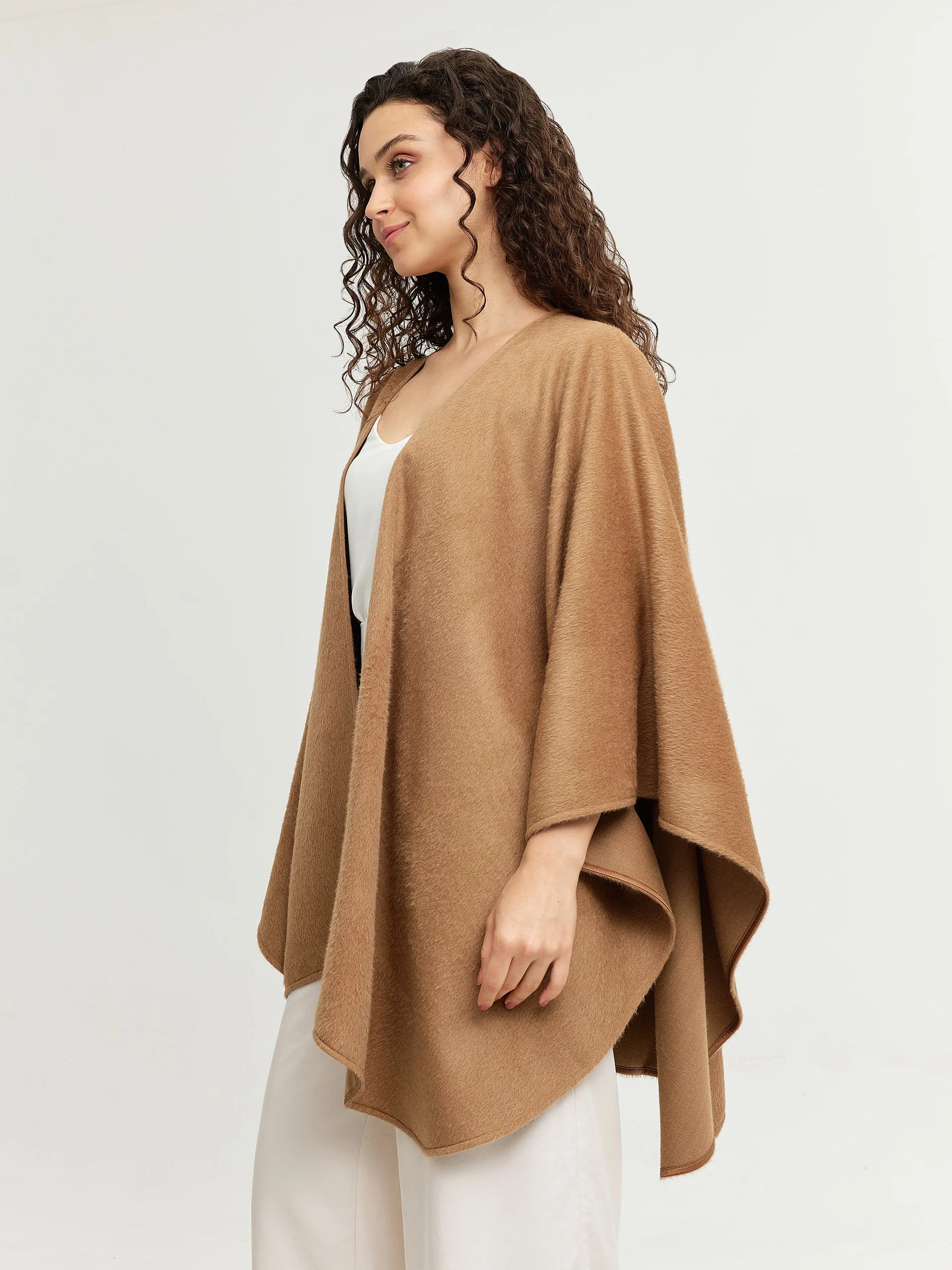 Gil Cape Baby Alpaca Color Camel - Image 2