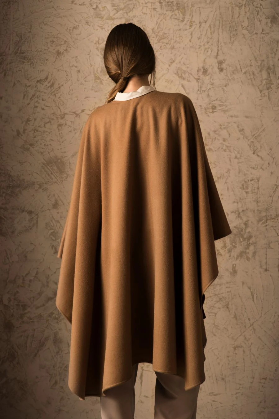 Grun - Royal Alpaca Cape Royal Alpaca Color Camel - Image 2