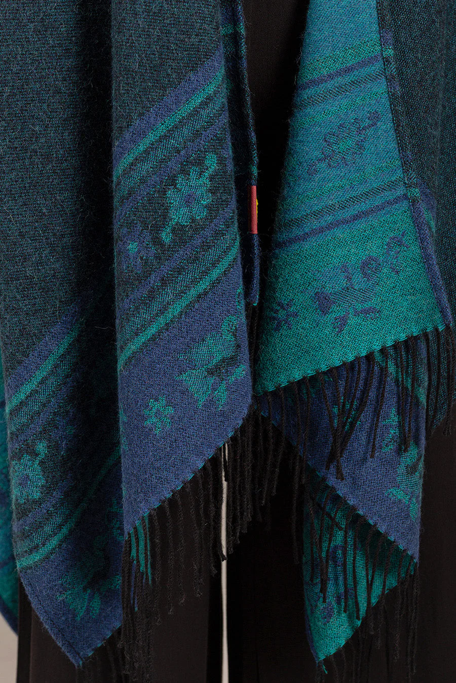 Nazca - 41 Cape Baby Alpaca Color Blue - Image 4