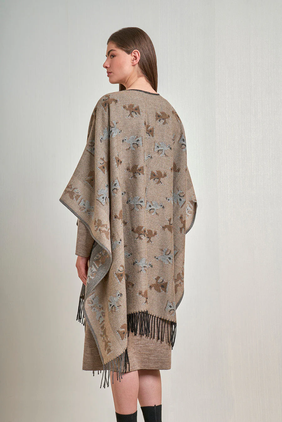 Nazca - 42 Cape Baby Alpaca Color Grey - Image 4
