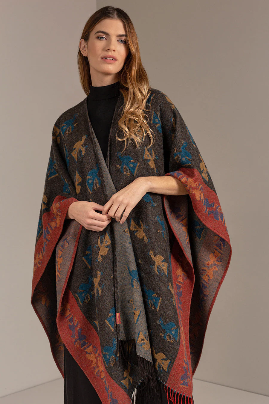 Nazca - 42 Cape Baby Alpaca Color Black - Image 2