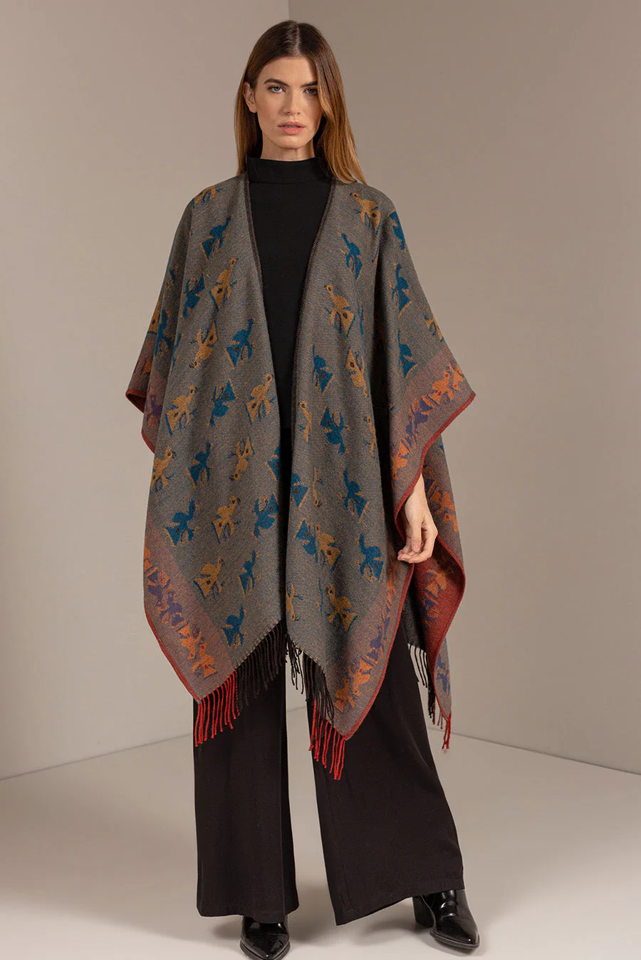 Nazca - 42 Cape Baby Alpaca Color Black - Image 7