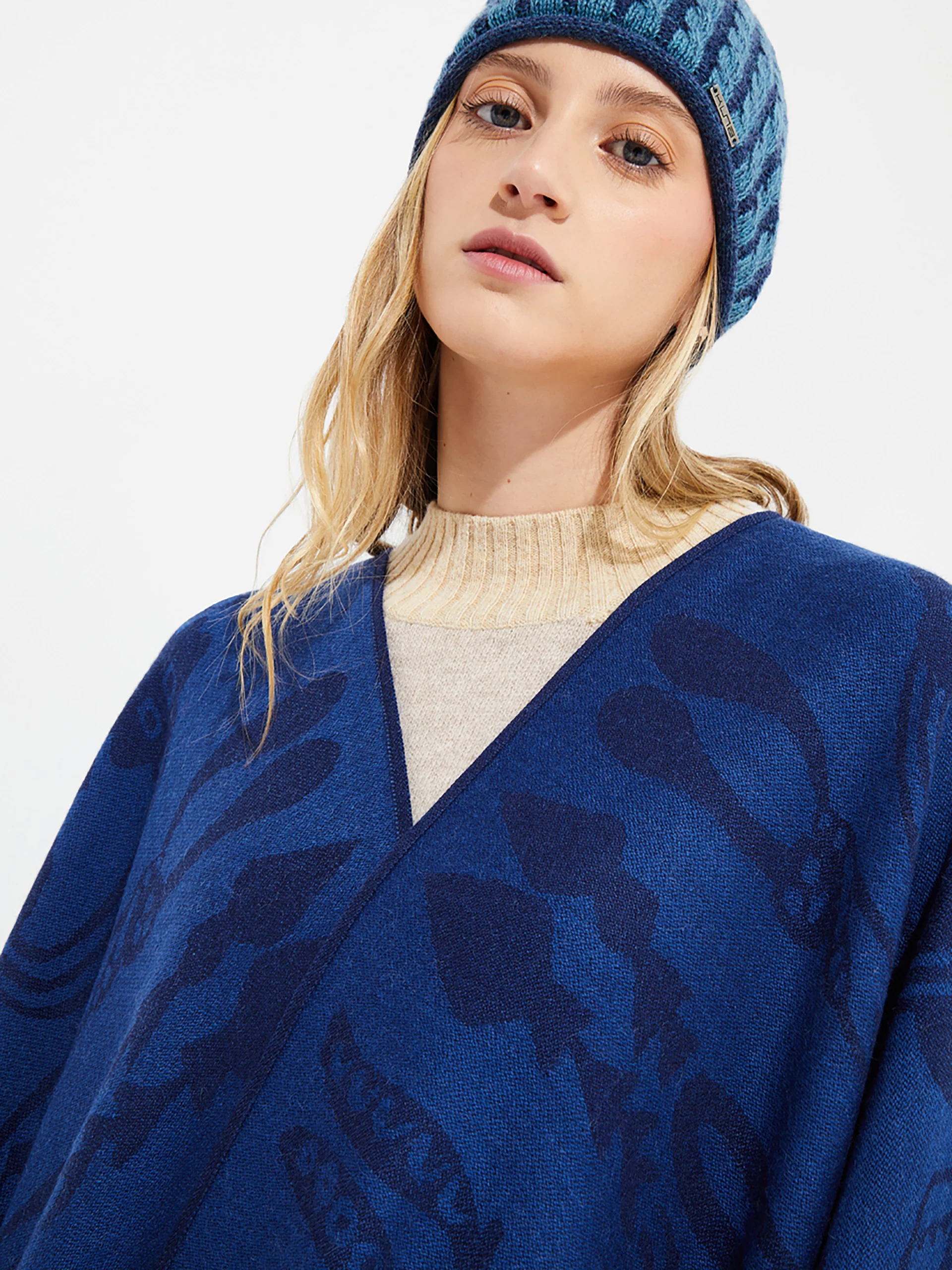 Nazca - 45 Cape Royal Alpaca Color Blue - Image 2