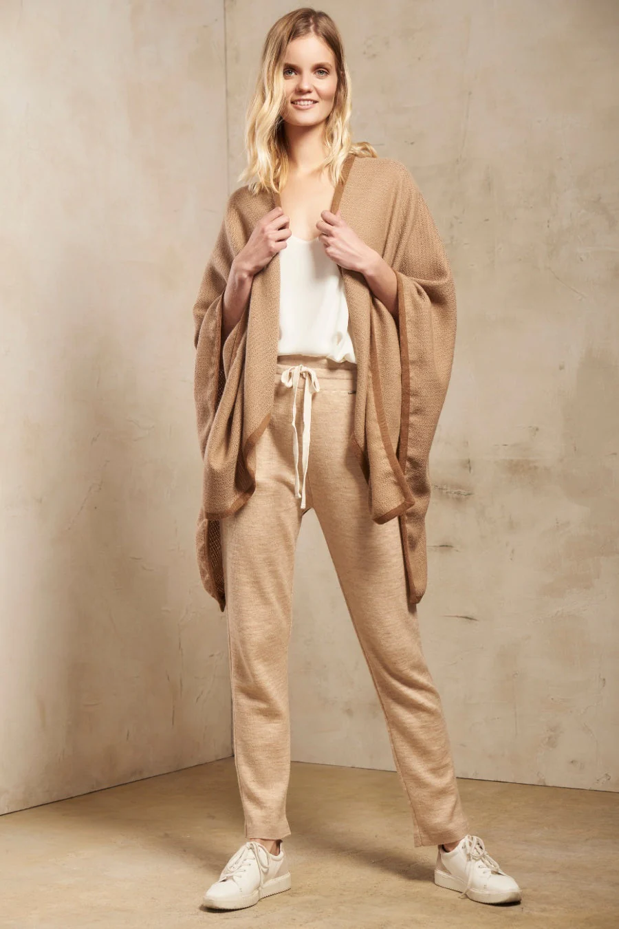 Relax Cape Baby Alpaca Color Beige