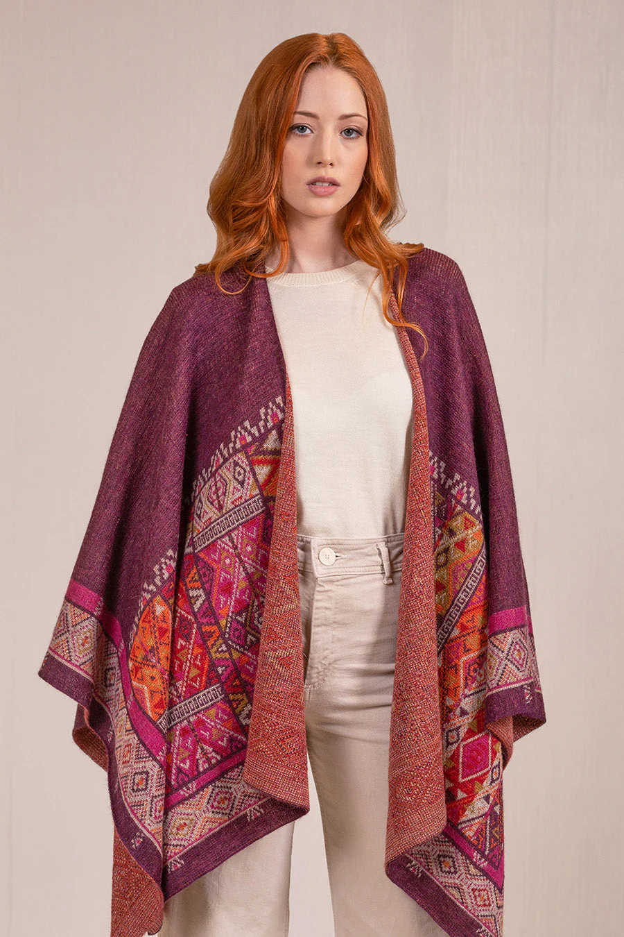 Valle Cape Baby Alpaca Color Vendimia