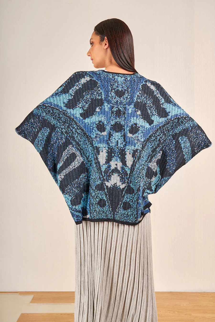 Verona Cape Baby Alpaca Color Black - Image 2