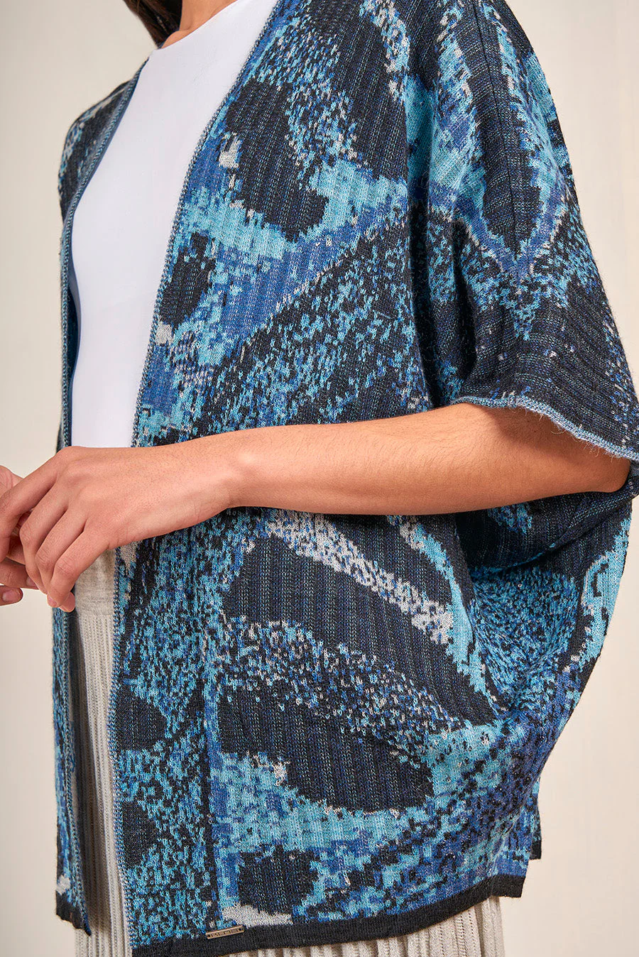 Verona Cape Baby Alpaca Color Black - Image 4