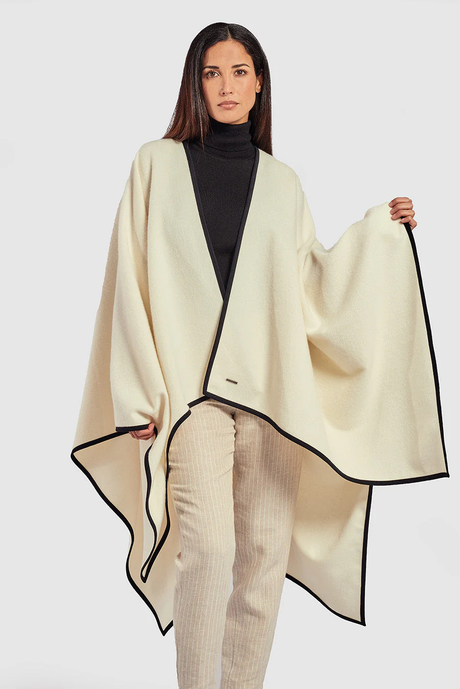 Warhol Cape Baby Alpaca Color Ecru - Image 2