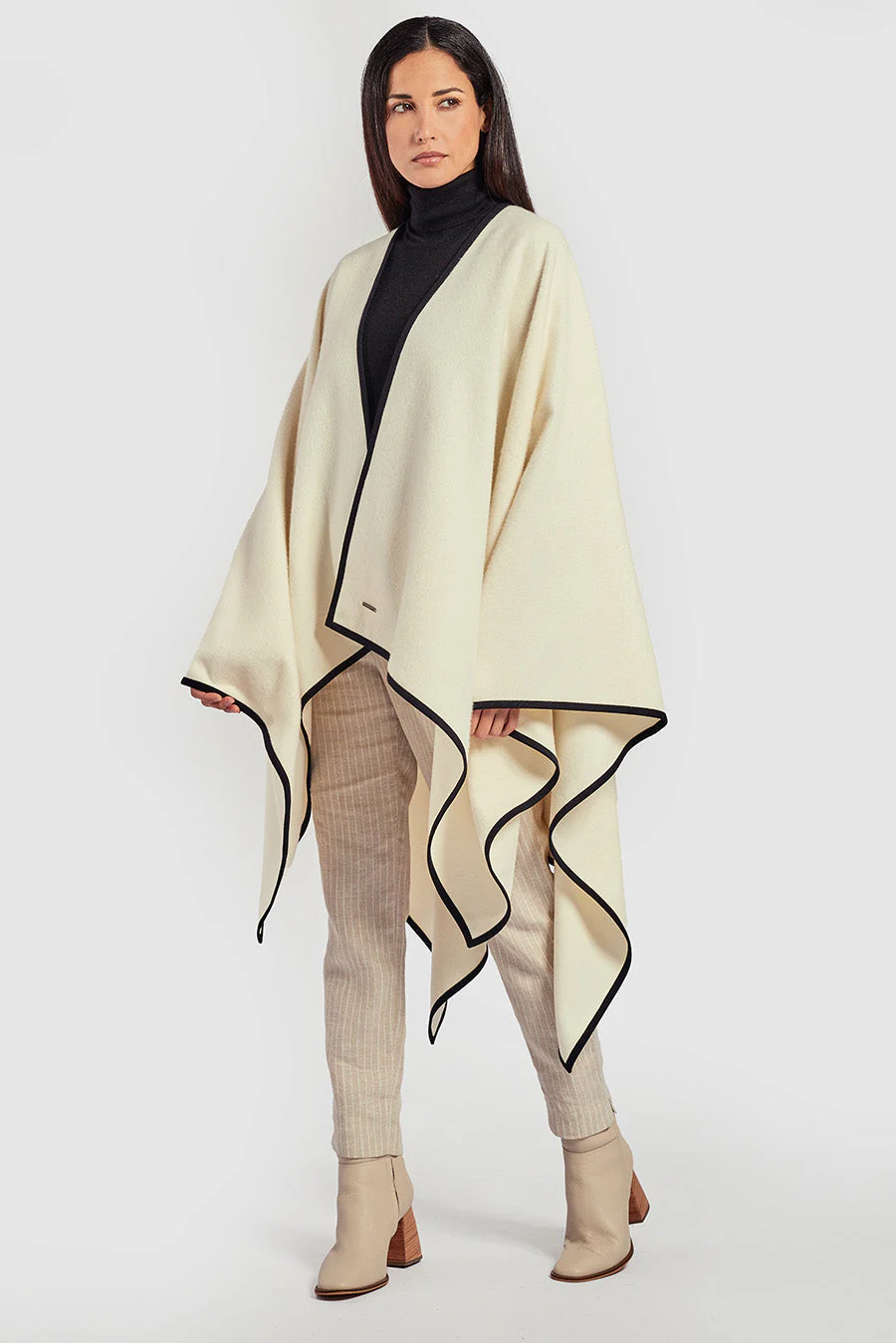 Warhol Cape Baby Alpaca Color Ecru - Image 4