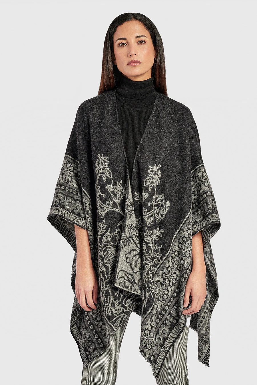 Wendolyn Cape Baby Alpaca Color B&W - Image 2
