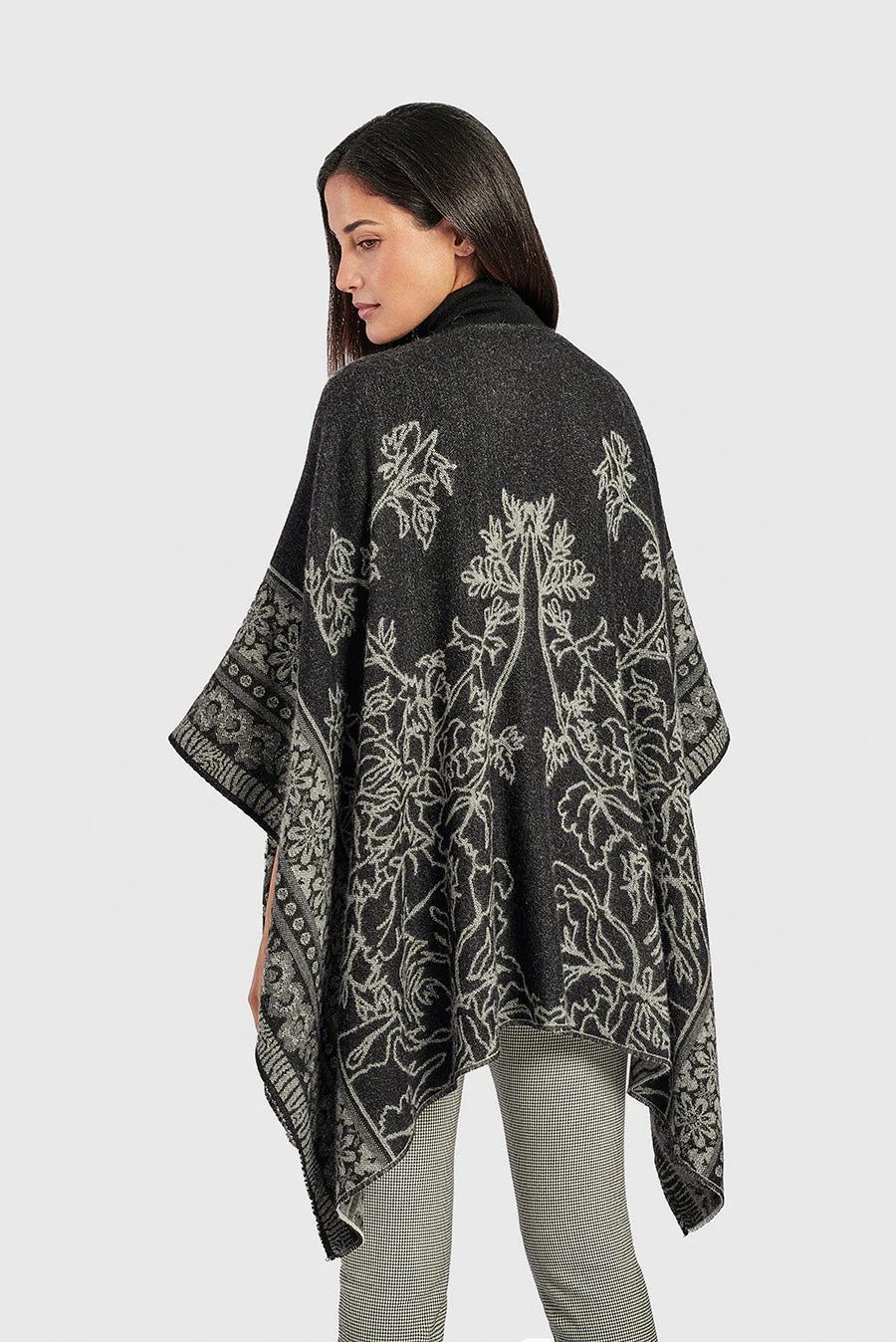 Wendolyn Cape Baby Alpaca Color B&W - Image 3