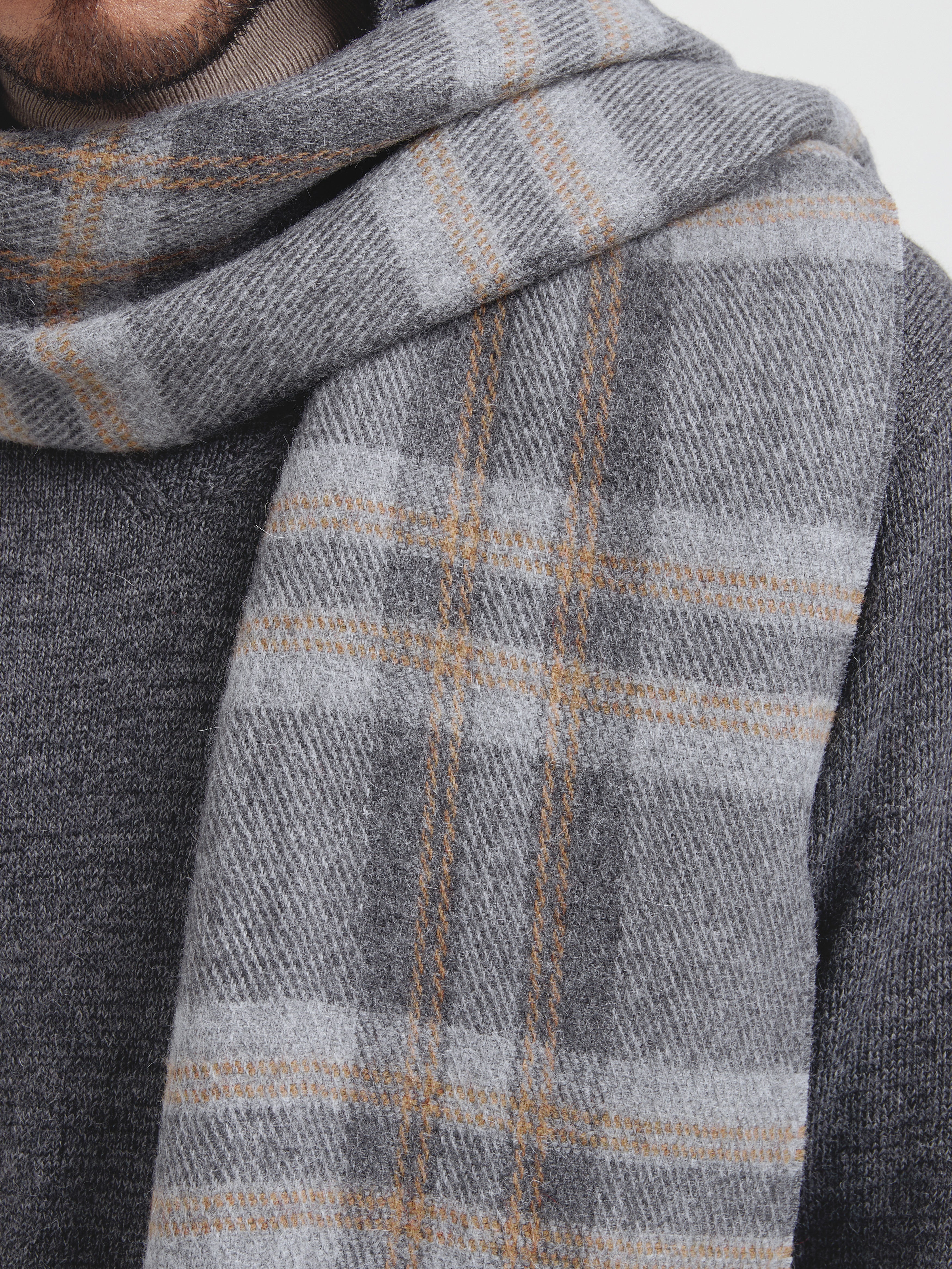 Catalan Scarf Baby Alpaca Color Grey - Image 5