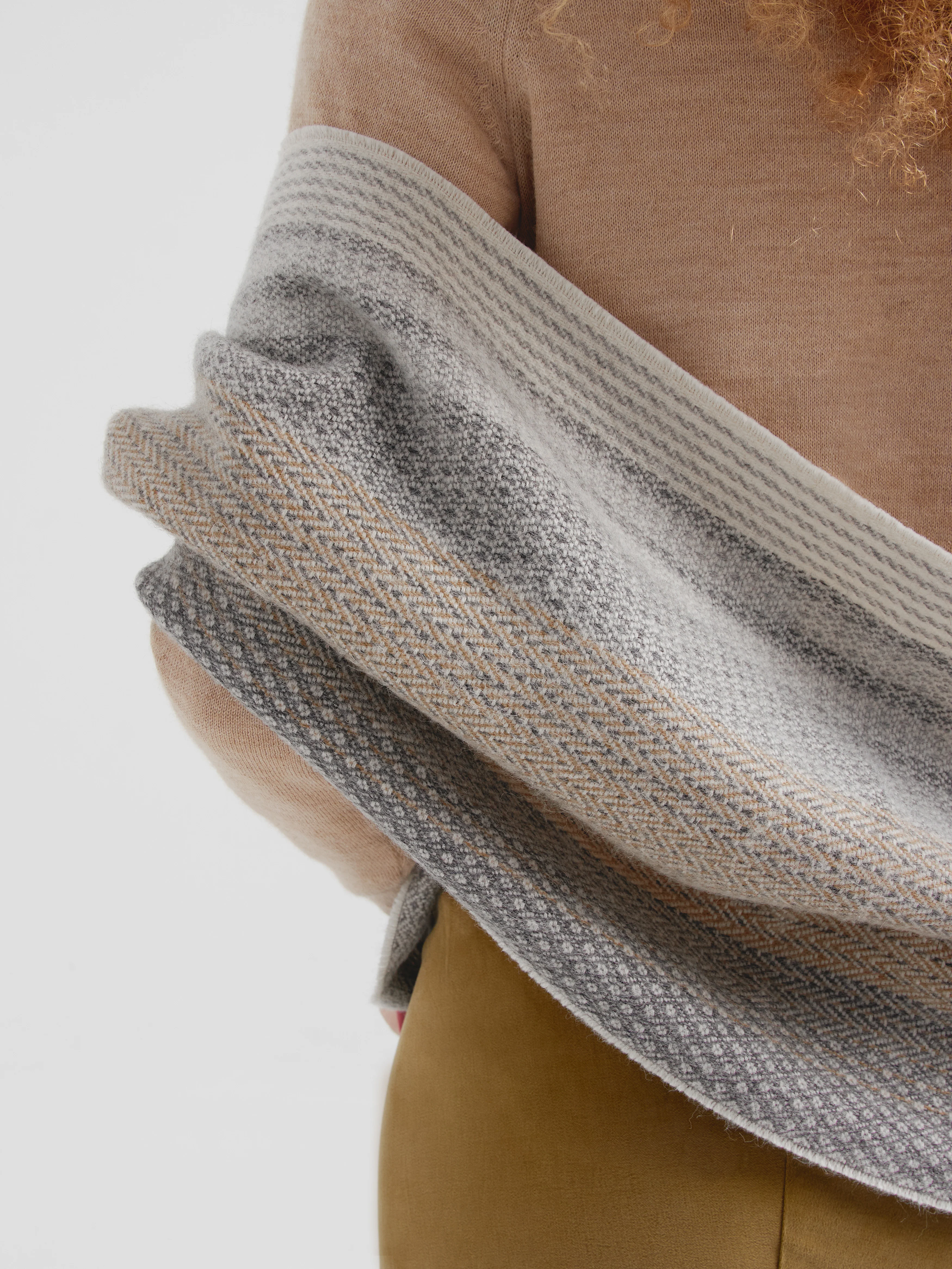 Cesped Scarf Baby Alpaca Color Beige - Image 3