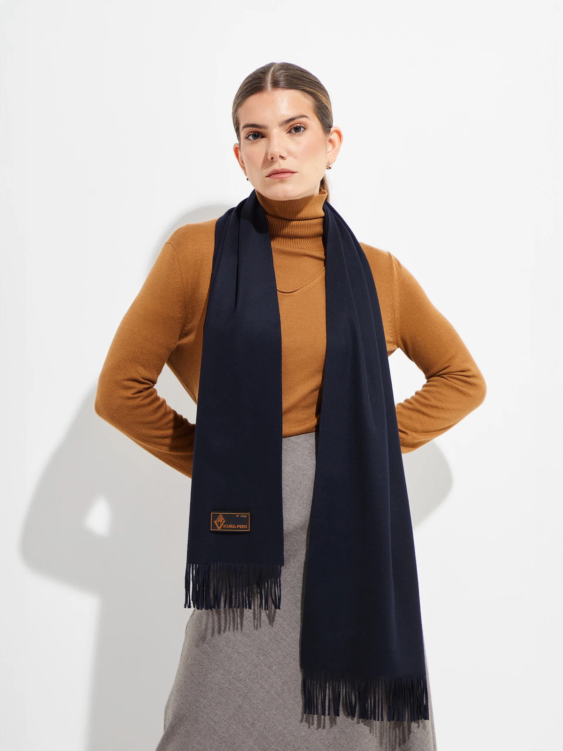 Basel Scarf Vicuña Color Navy