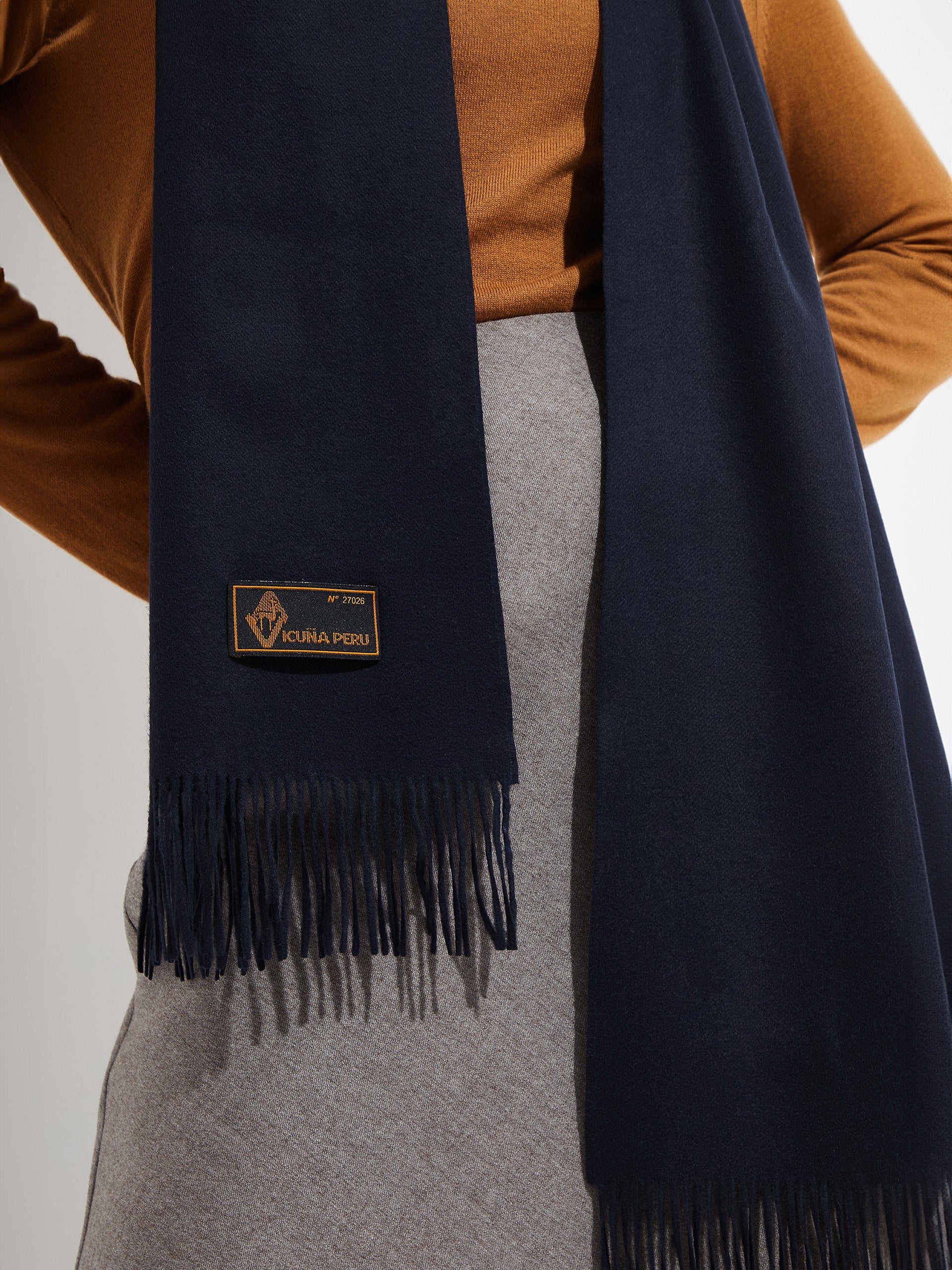 Basel Scarf Vicuña Color Navy - Image 3