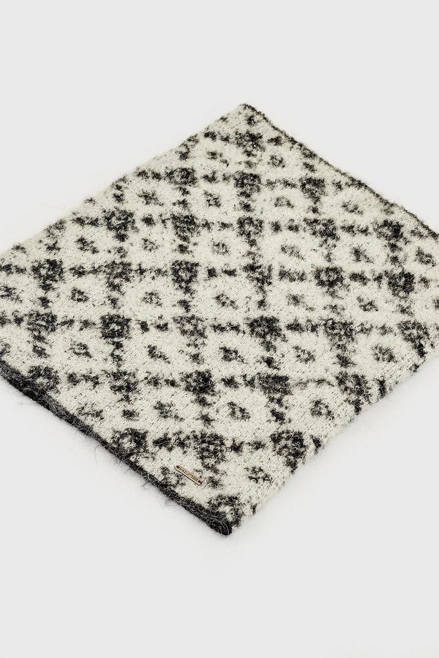 Warmi Neck Scarf Alpaca Color B&W - Image 6