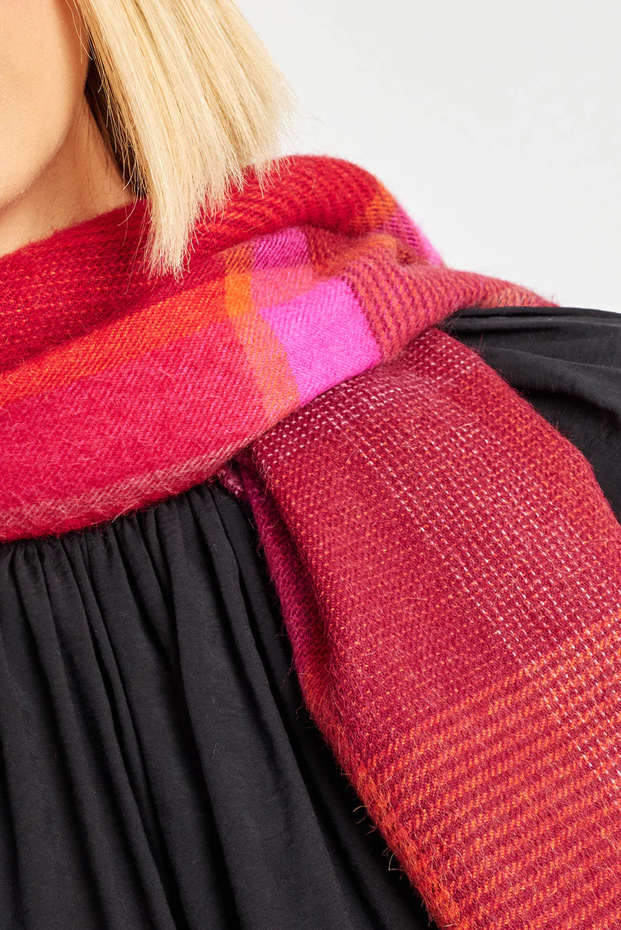Weimar Scarf Baby Alpaca Color Guinda - Image 3