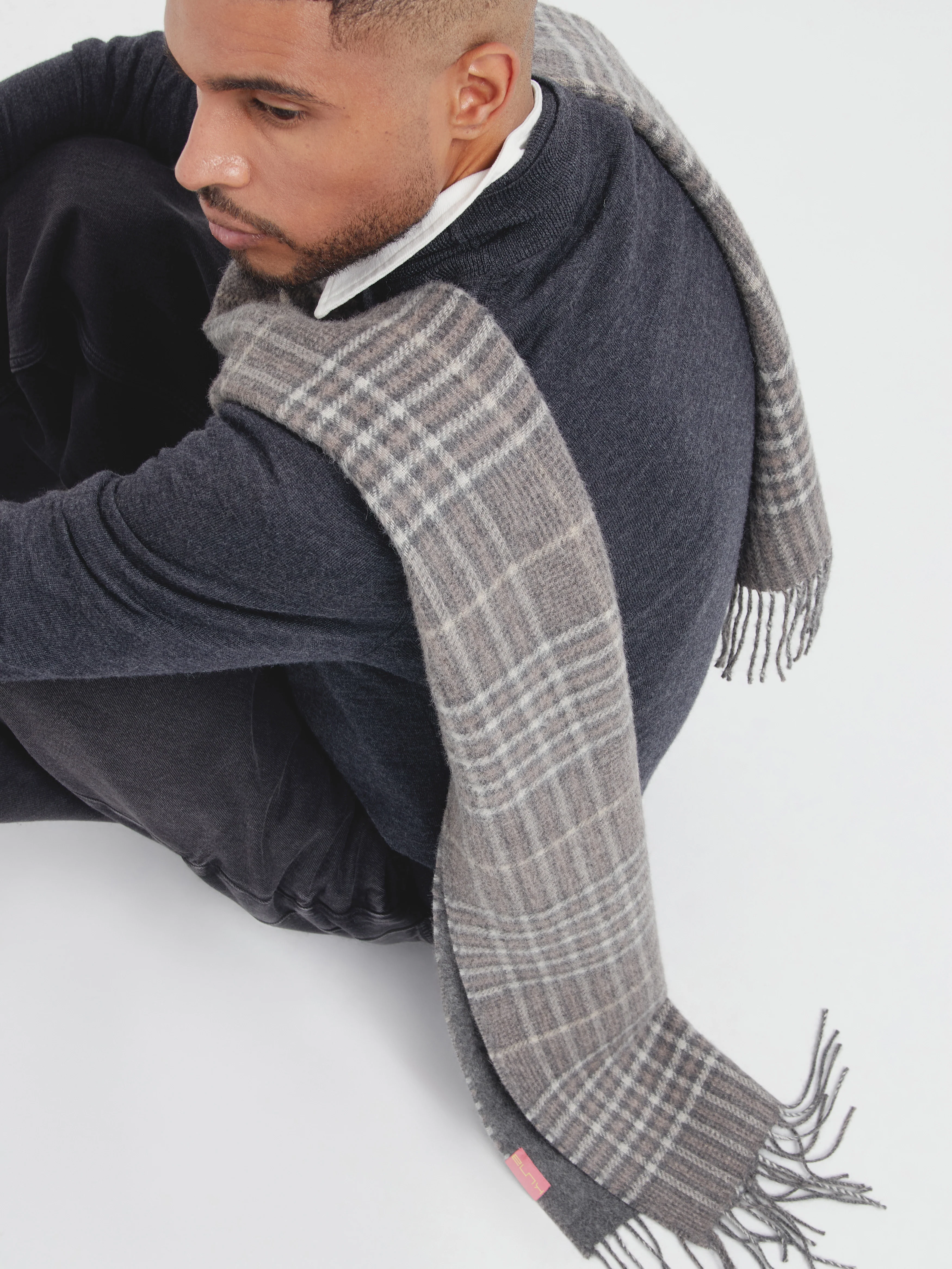 Chilian Scarf Baby Alpaca Color Grey - Image 5