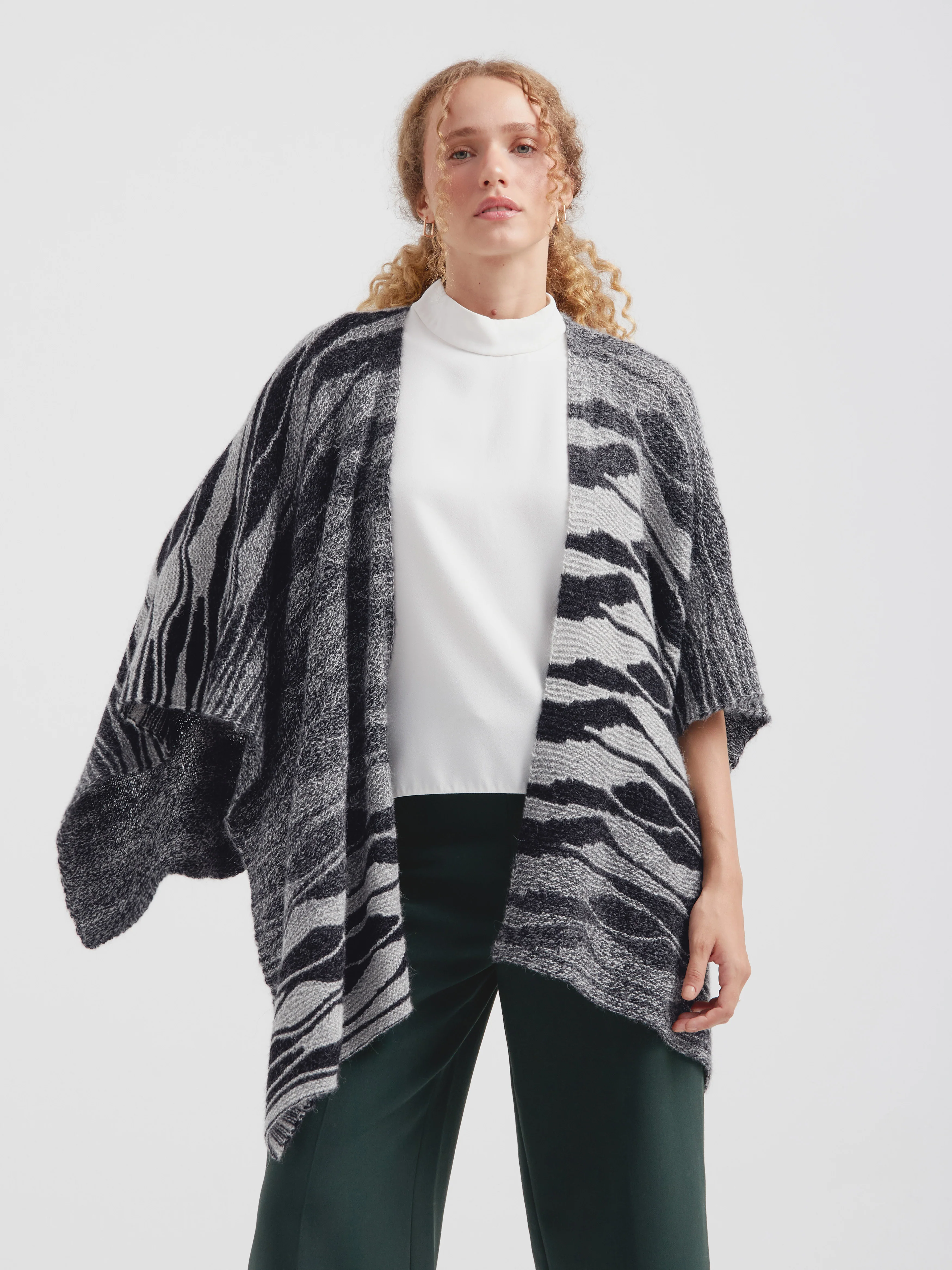 Clarissa Poncho Baby Alpaca Color Black - Image 2