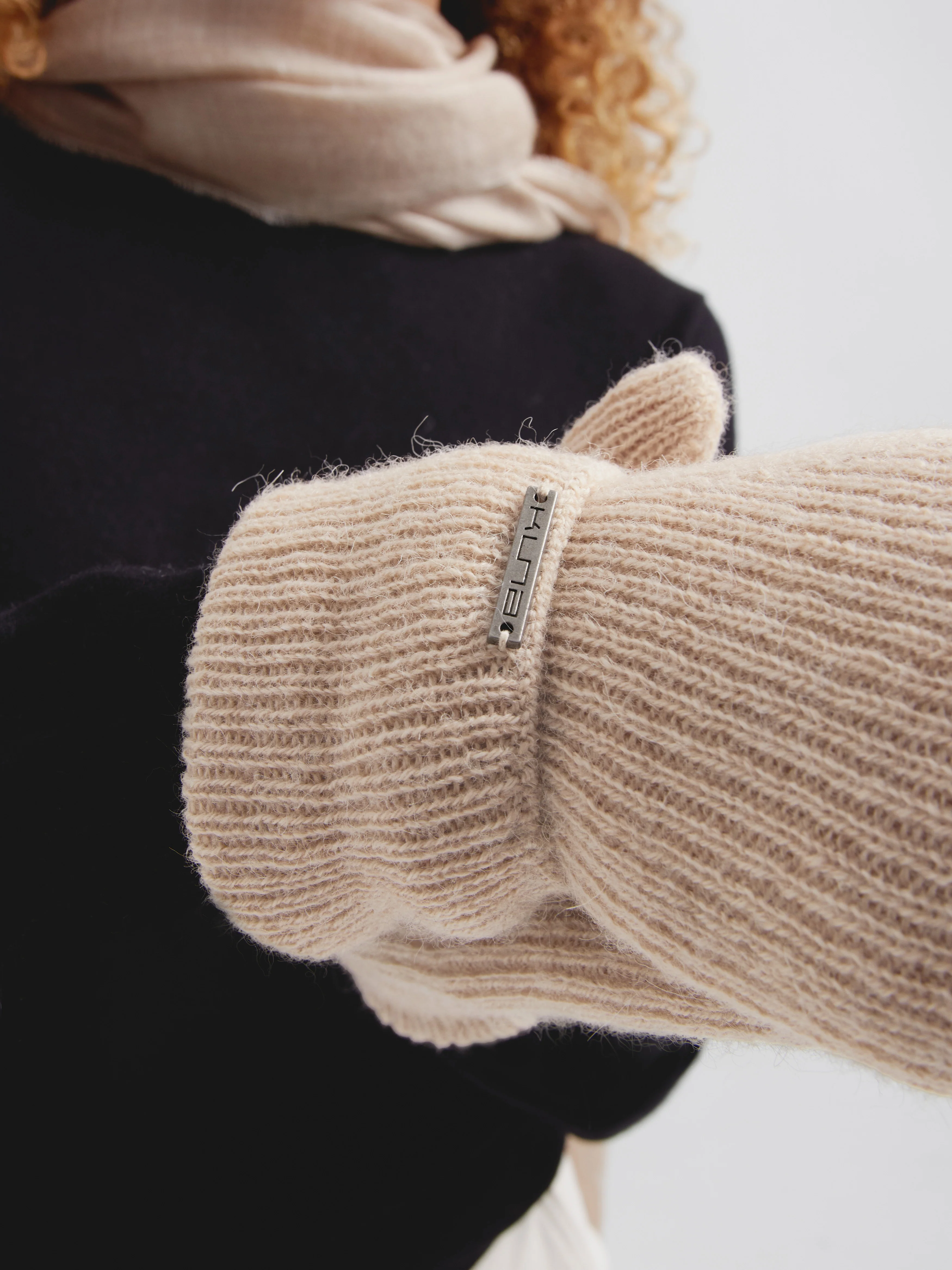 Cyril Gloves Baby Alpaca Color Beige - Image 3