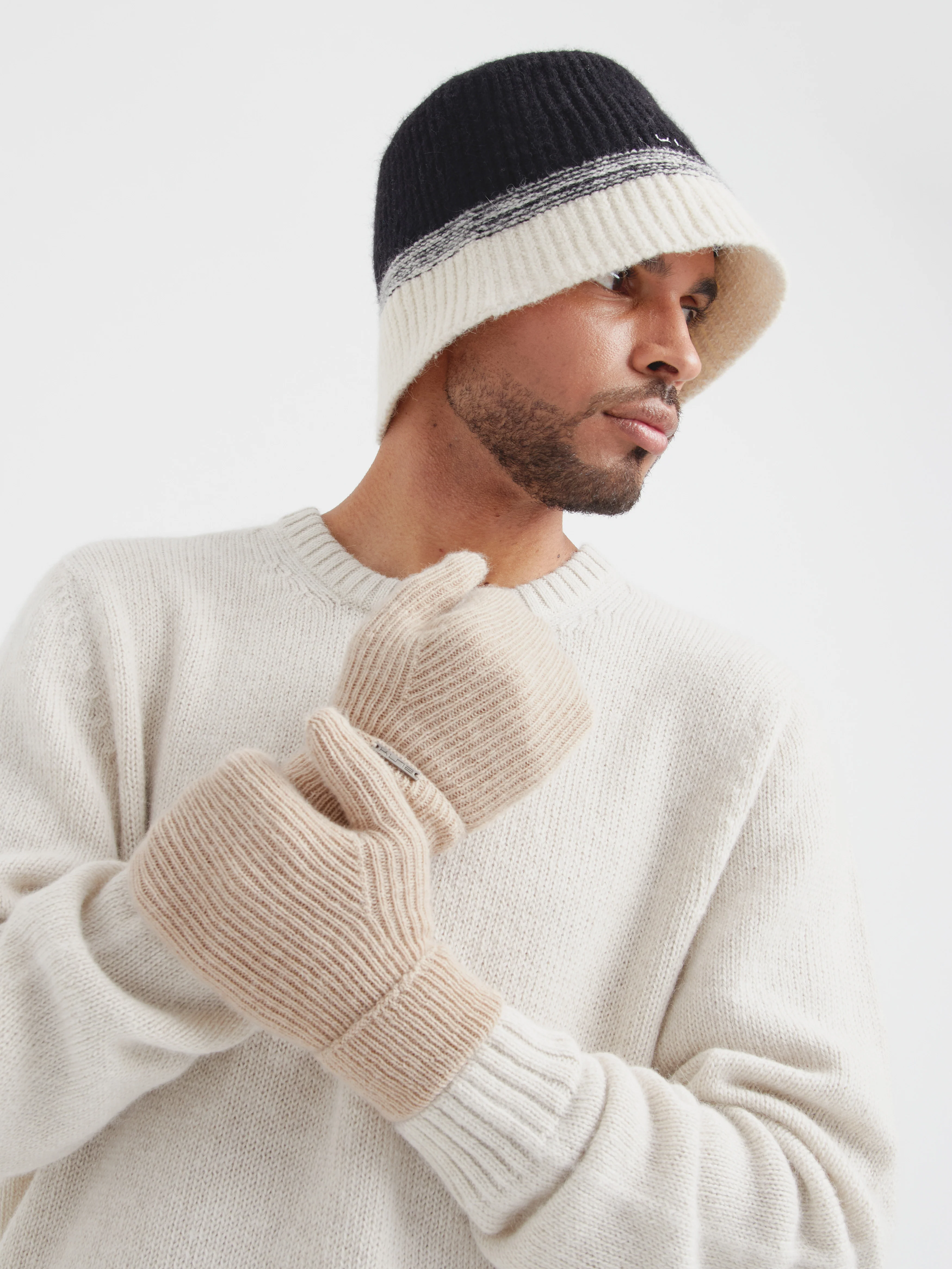 Cyril Gloves Baby Alpaca Color Beige - Image 4