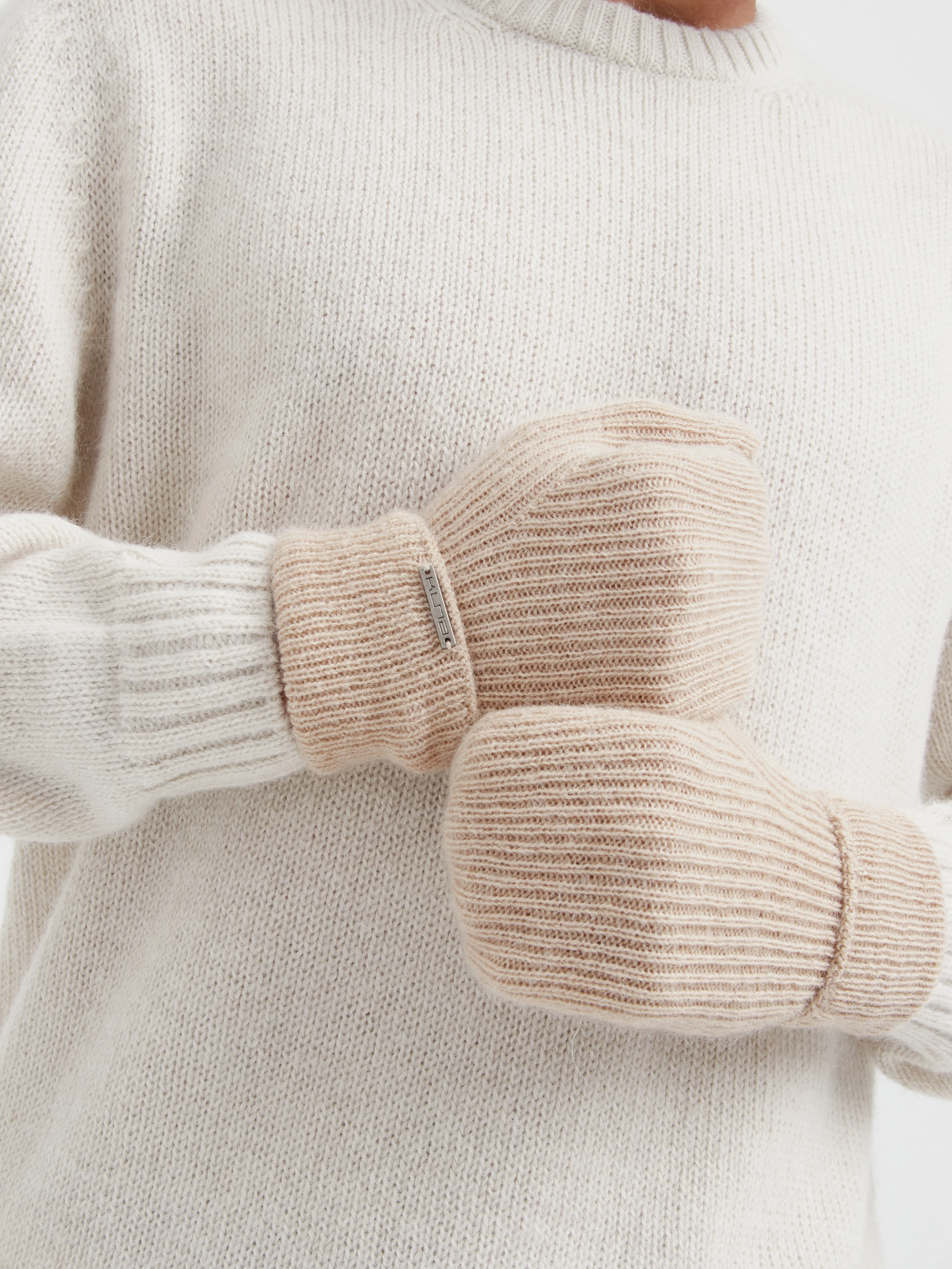 Cyril Gloves Baby Alpaca Color Beige - Image 5