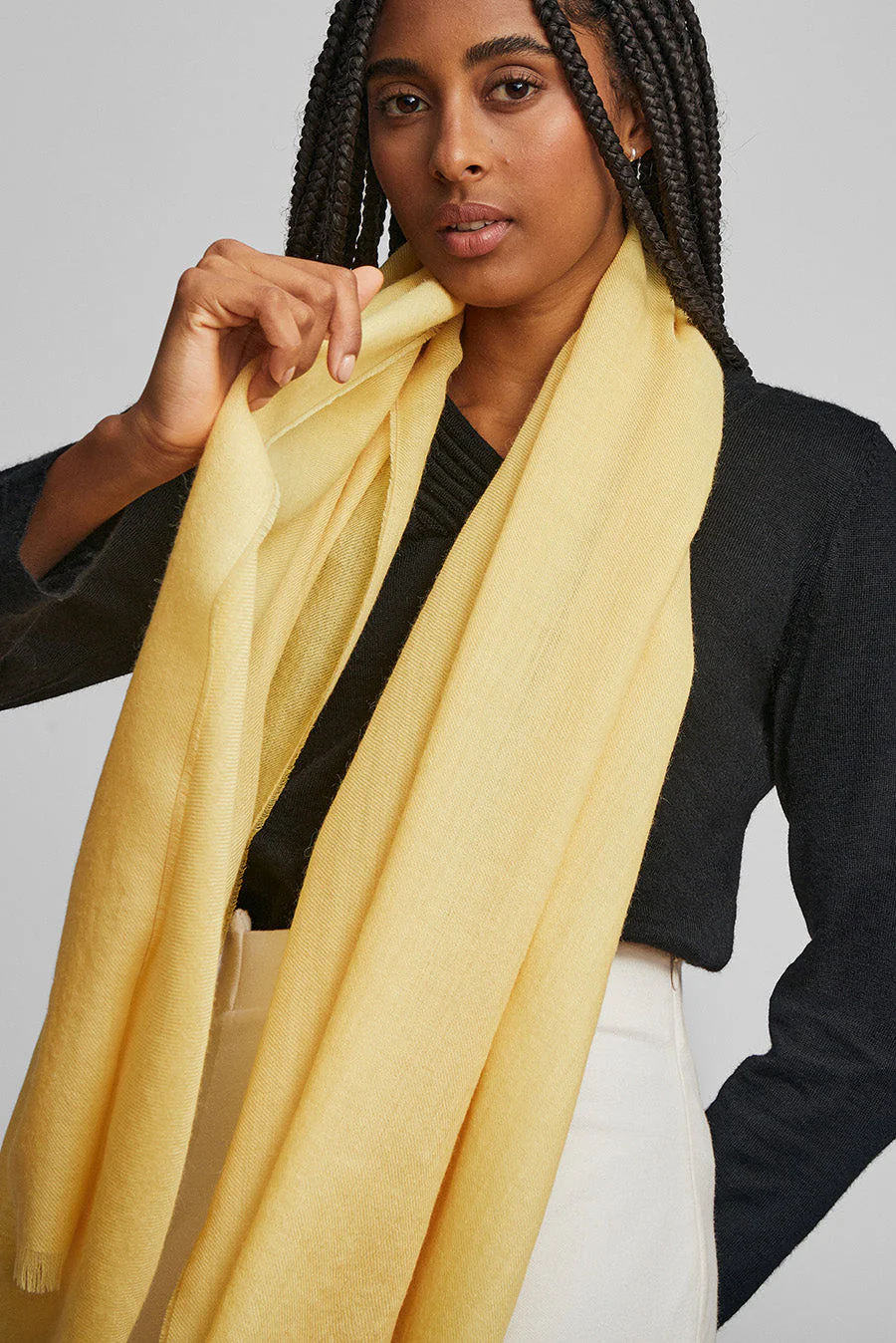 Amareto Shawl Baby Alpaca Color Amarillo Mantequilla - Image 3