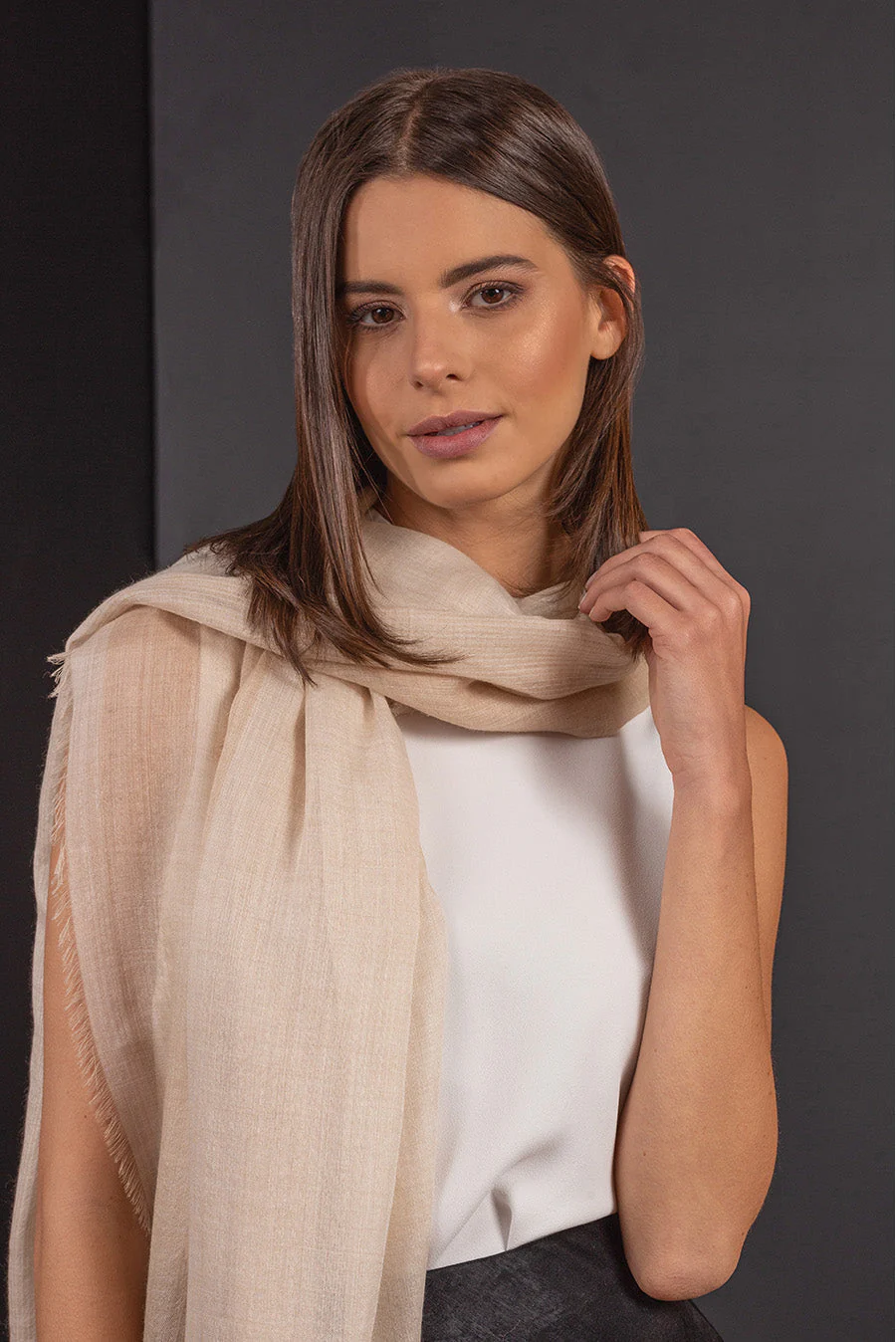 Balthazar Shawl Royal Alpaca & Silk Color Beige - Image 3