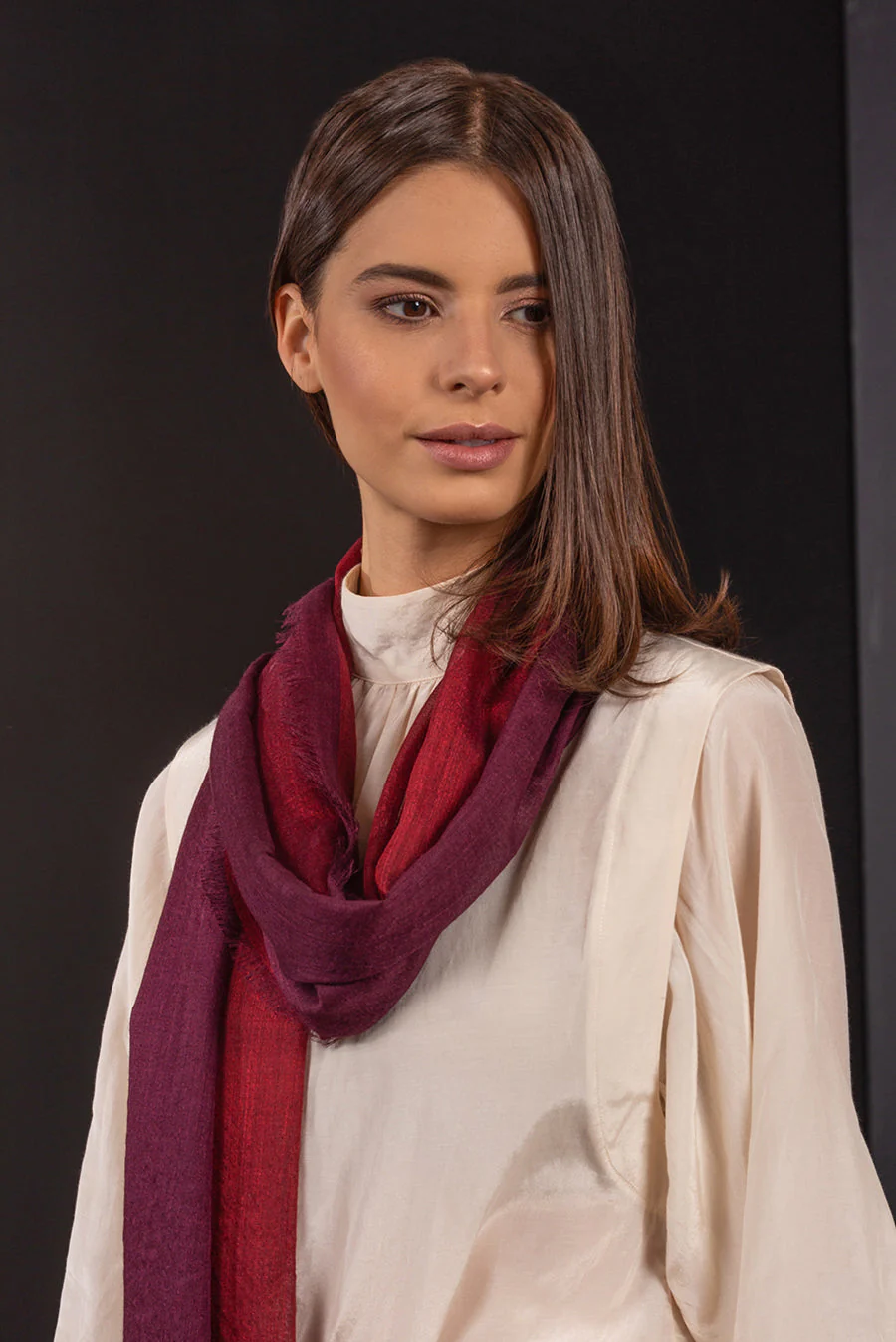 Balthazar Shawl Royal Alpaca & Silk Color Burdeos - Image 3