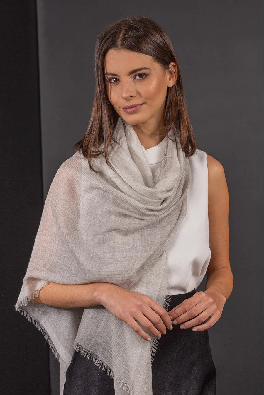 Balthazar Shawl Royal Alpaca & Silk Color Grey - Image 3