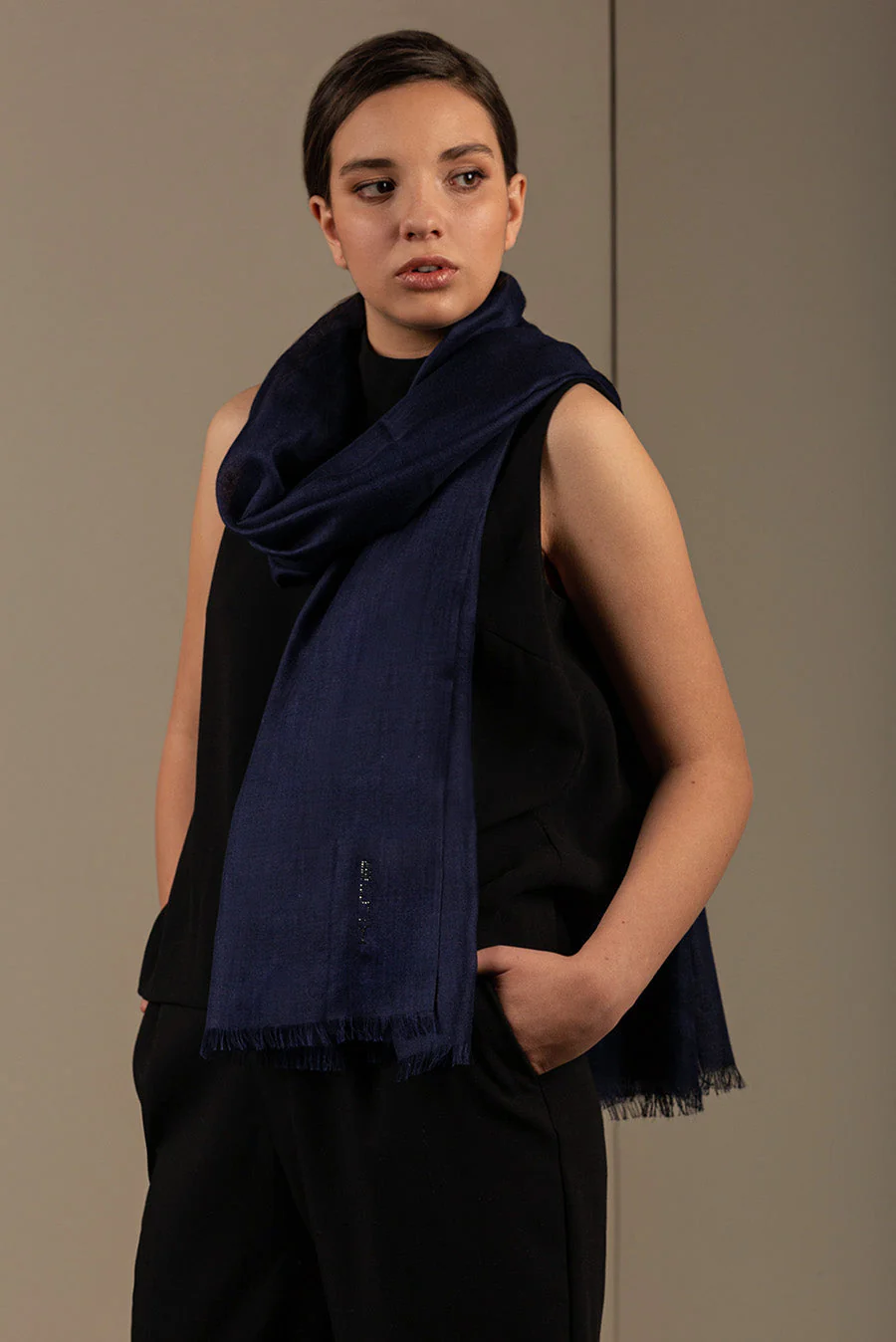 Bari Shawl Royal Alpaca & Silk Color Navy - Image 2