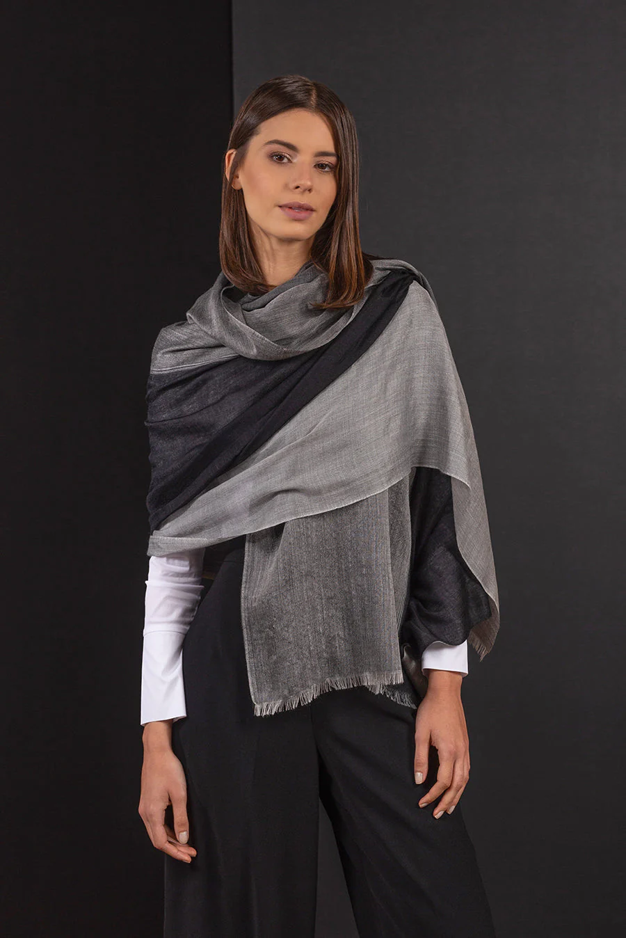 Barnabe Shawl Royal Alpaca Color Black & Grey - Image 2