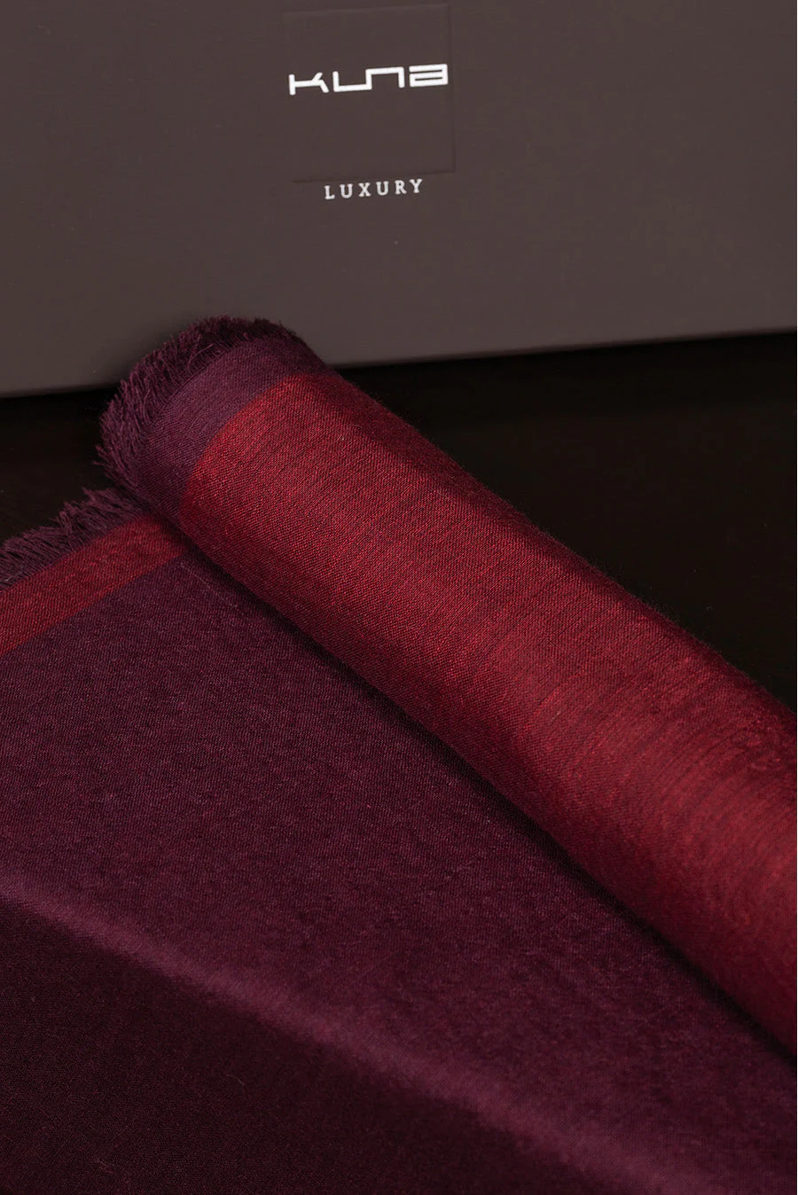 Borisette - Royal Alpaca & Silk Shawl Royal Alpaca & Silk Color Burdeos - Image 4