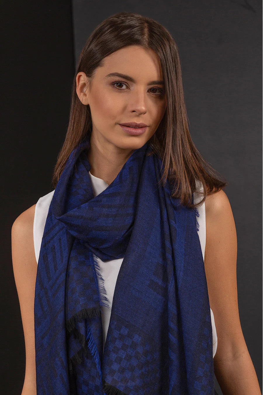 Bruselas Shawl Royal Alpaca & Silk Color Blue - Image 3