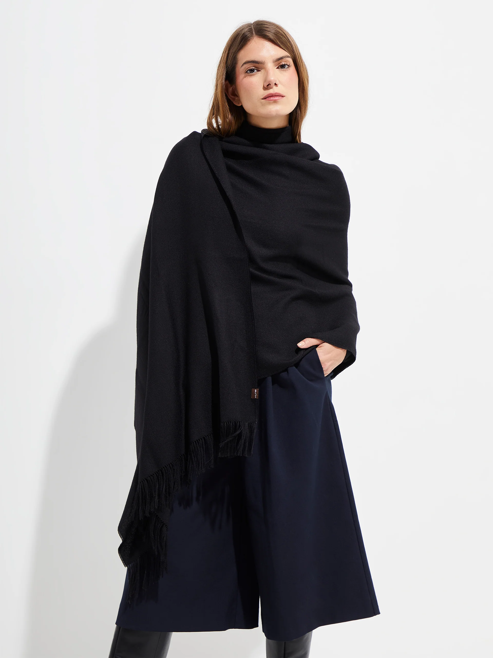 Jee Shawl Royal Alpaca Color Black - Image 3