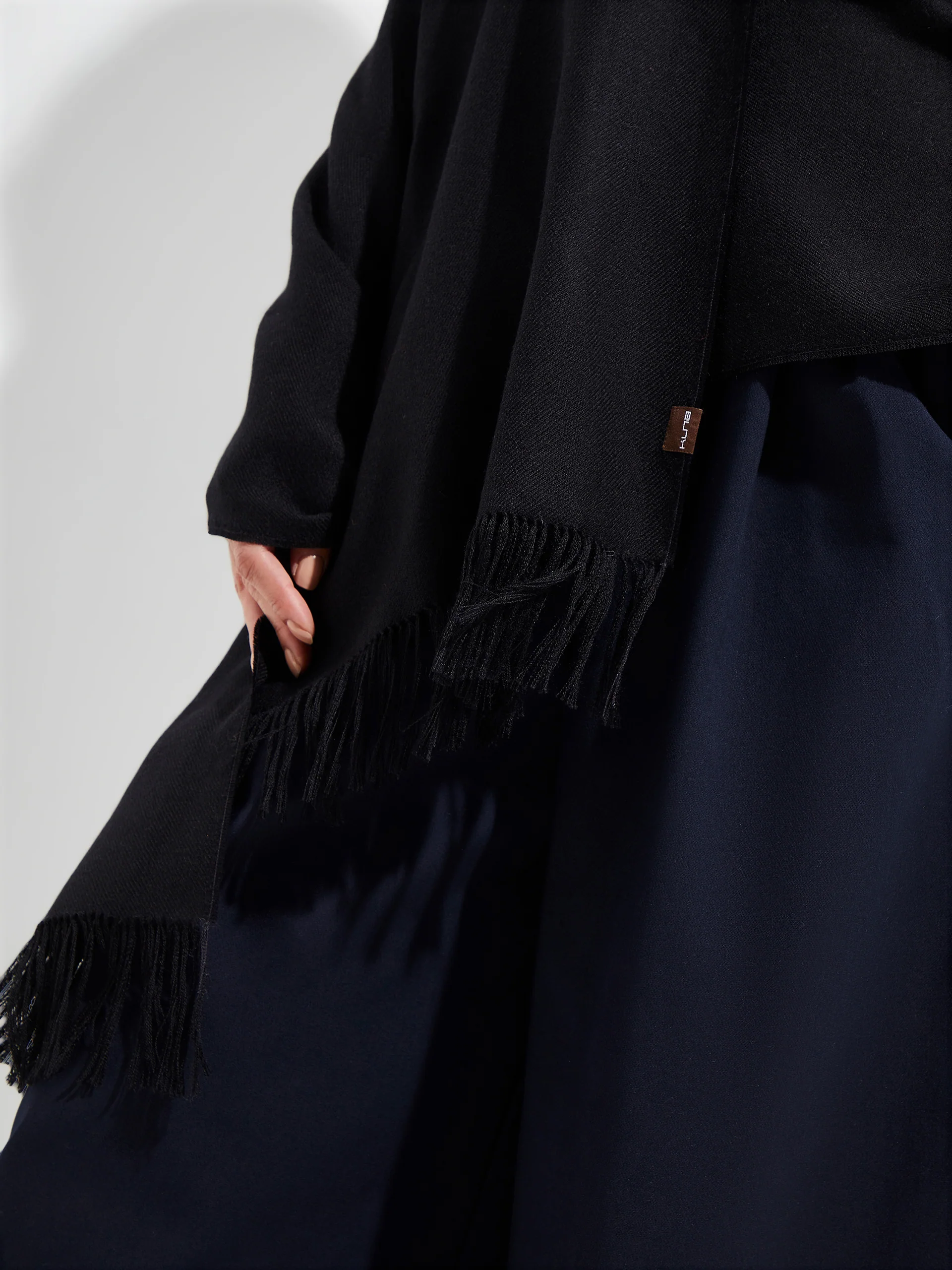 Jee Shawl Royal Alpaca Color Black - Image 4